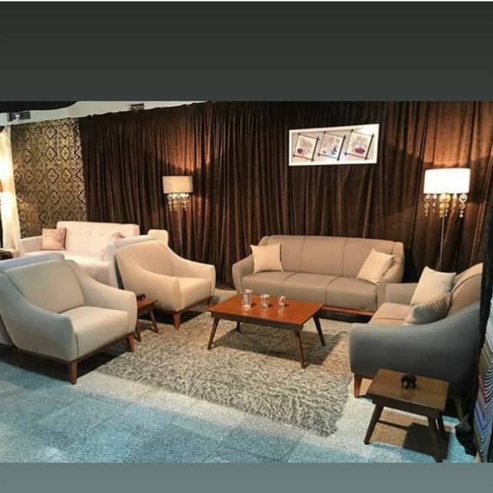  مبل کارلو ۵ نفره 3+1+1کلاف چوب روس نشیمن اسفنج ۳۵ کیلویی کف فنر پارچه هانزو دارای رنگبندی چوب و پارچه 