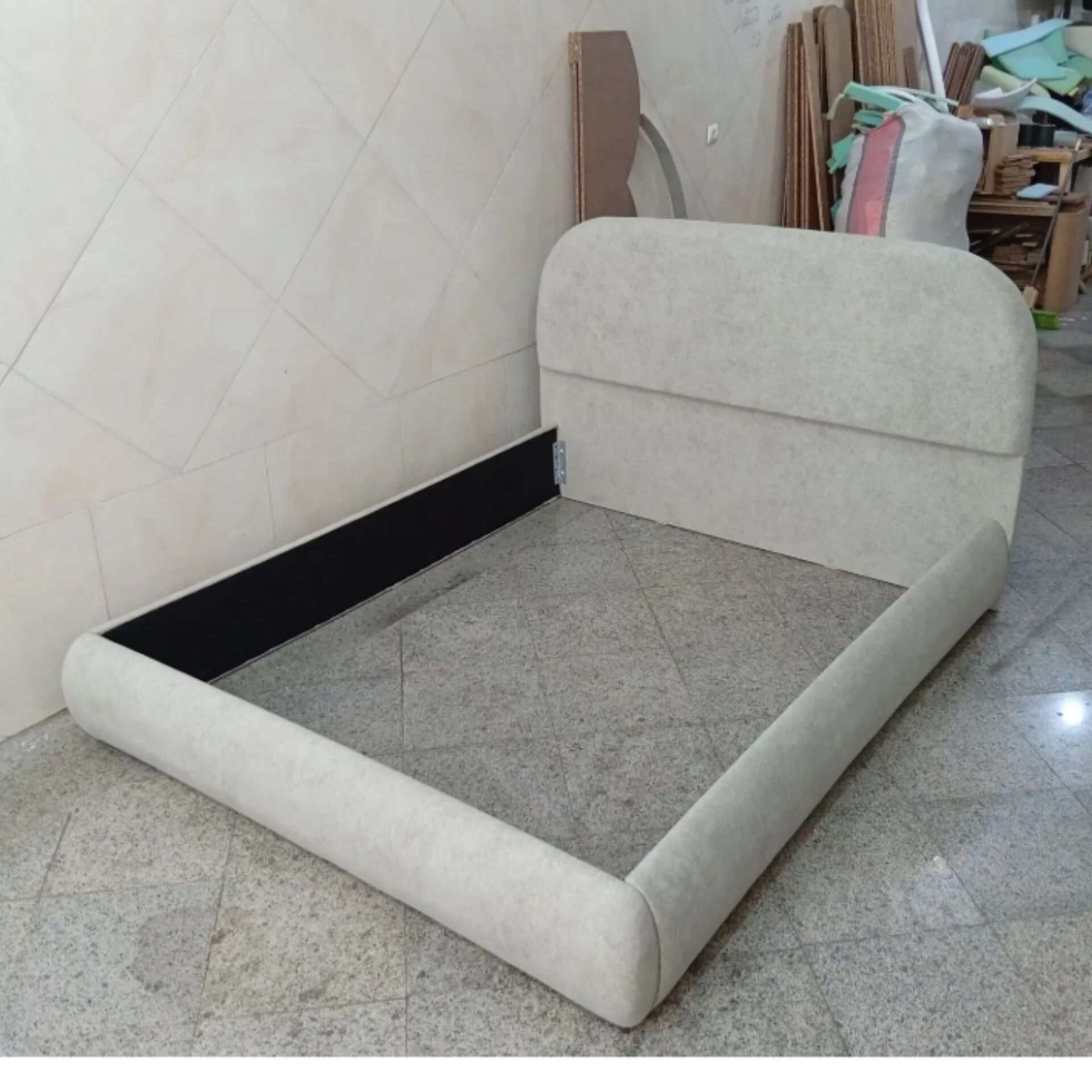   سرویس خواب دونفره مدل تدیوجنس mdf ابعاد 200×160×115پارچه نیوپورشهدارای تخت دونفره کفی تخت پاتختی میز آرایش قاب آینه صندلی دارای رنگبندی پارچهتشک جدا حساب میشود 