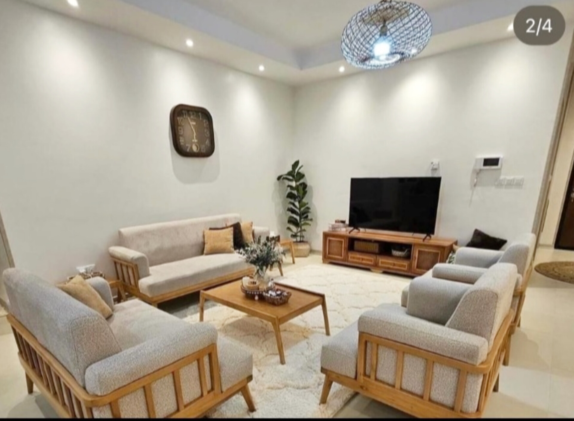  مبل 8 نفره 3+3+1+1پارچه لیما کلاف چوب راش نشیمن اسفنج ۳۵ کیلویی دارای رنگبندی امکان تغییر در تعداد نفرات 