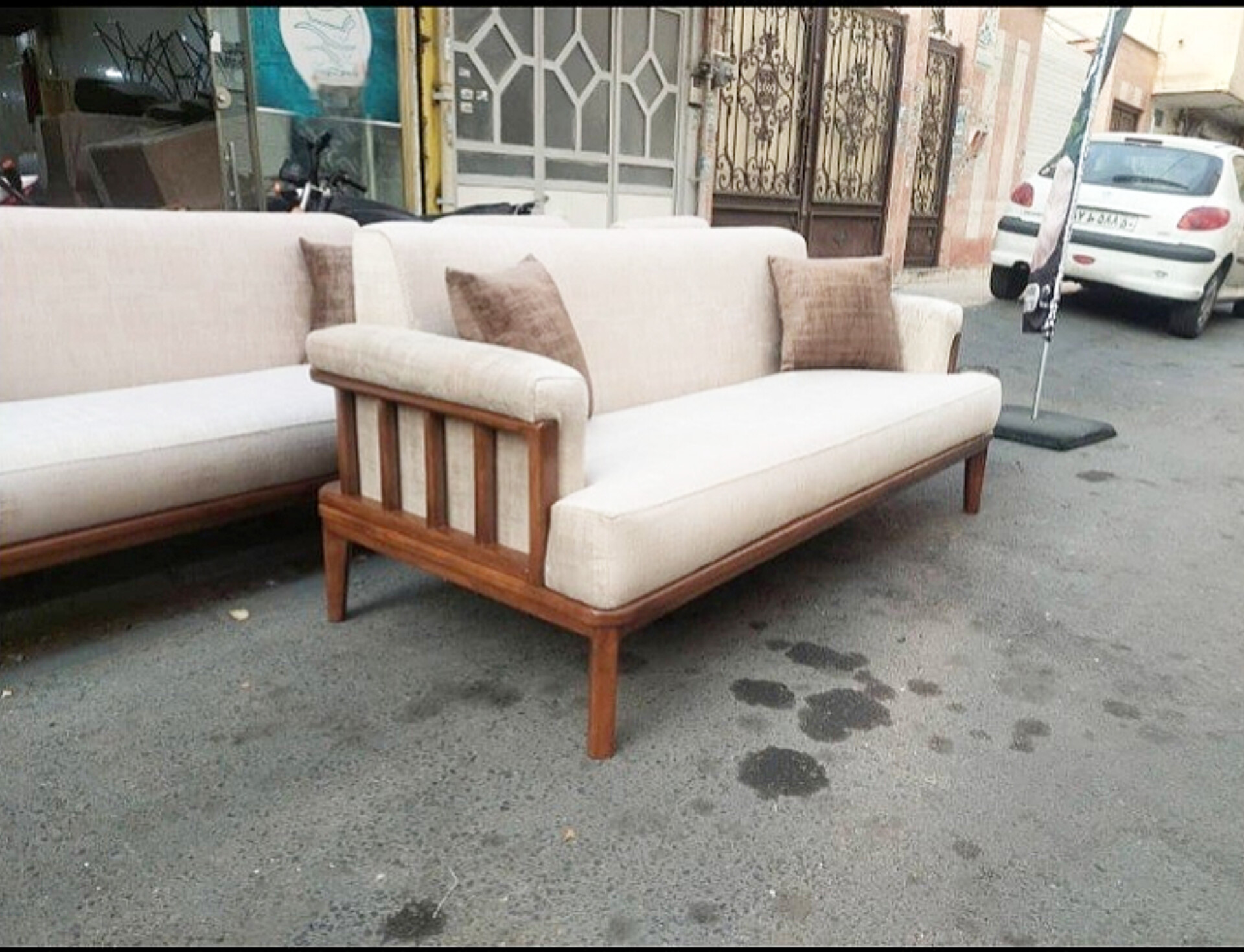   مبل 8 نفره 3+3+1+1پارچه لیما کلاف چوب راش نشیمن اسفنج ۳۵ کیلویی دارای رنگبندی امکان تغییر در تعداد نفرات 