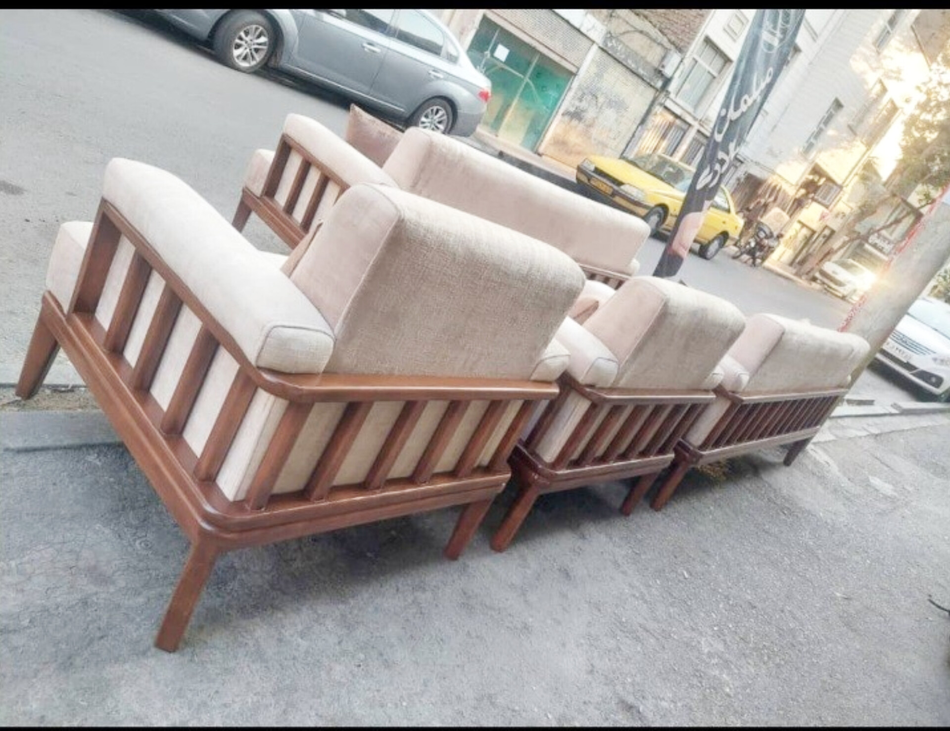   مبل 8 نفره 3+3+1+1پارچه لیما کلاف چوب راش نشیمن اسفنج ۳۵ کیلویی دارای رنگبندی امکان تغییر در تعداد نفرات 