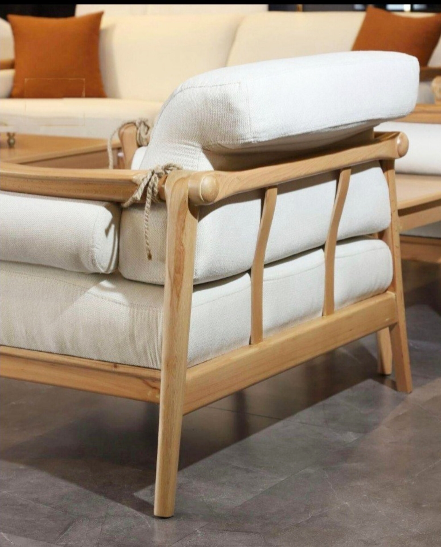   مبل مینیمال مدل دلتا 8نفره 3+3+1+1کلاف چوب راش نشیمن اسفنج ۳۵ کیلویی پارچه لیما دارای رنگبندی در چوب و پارچه امکان تغییر در تعداد نفرات 