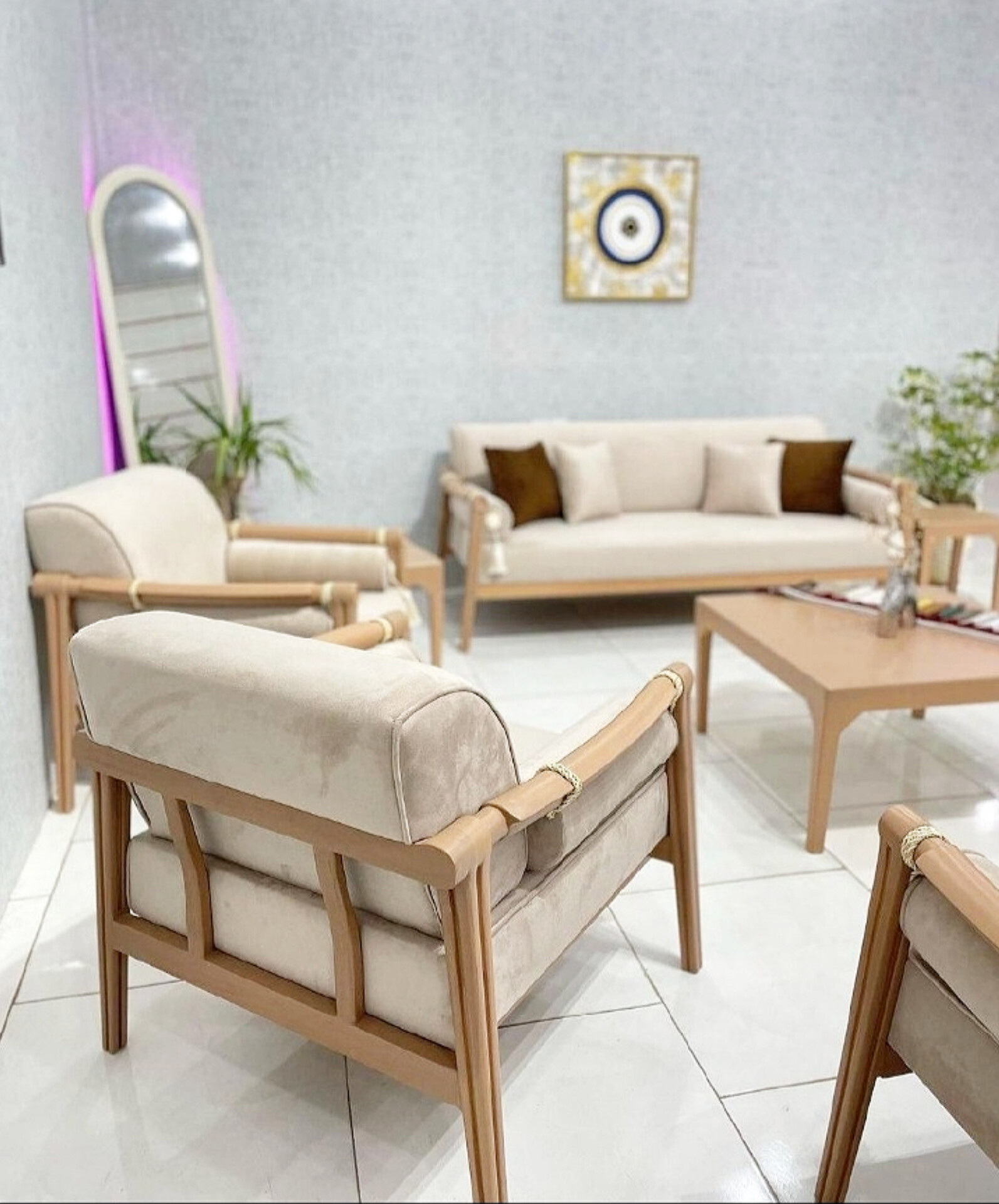   مبل مینیمال مدل دلتا 8نفره 3+3+1+1کلاف چوب راش نشیمن اسفنج ۳۵ کیلویی پارچه لیما دارای رنگبندی در چوب و پارچه امکان تغییر در تعداد نفرات 