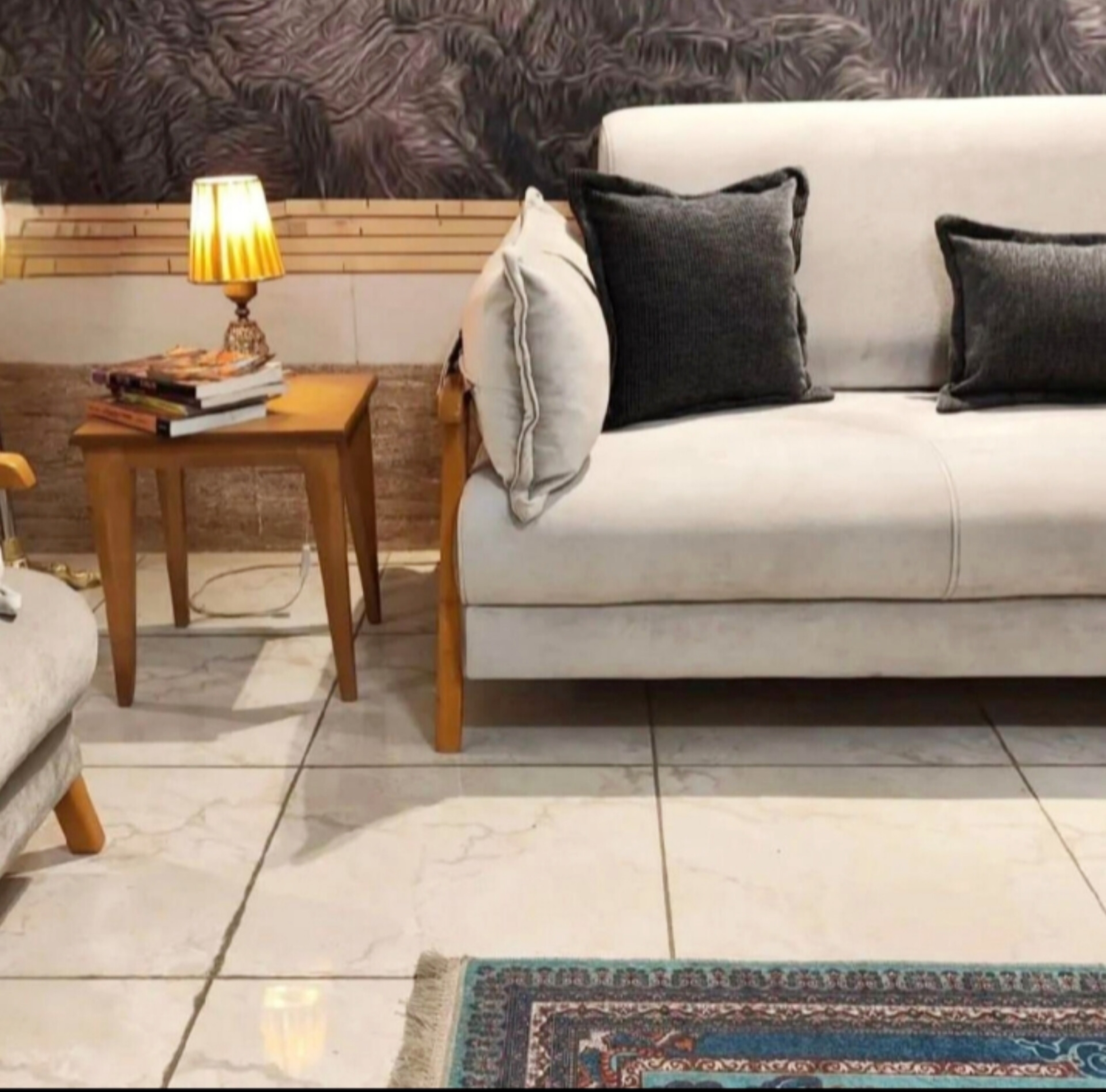   مبل مینیمال 8 نفره 3+3+1+1کلاف چوب روس نشبمن اسفنج 35 کیلویی پارچه تدی و لیما کوسن روی دسته متصل شده بسیار شیک و جذابدارای رنگبندی چوب و پارچه 