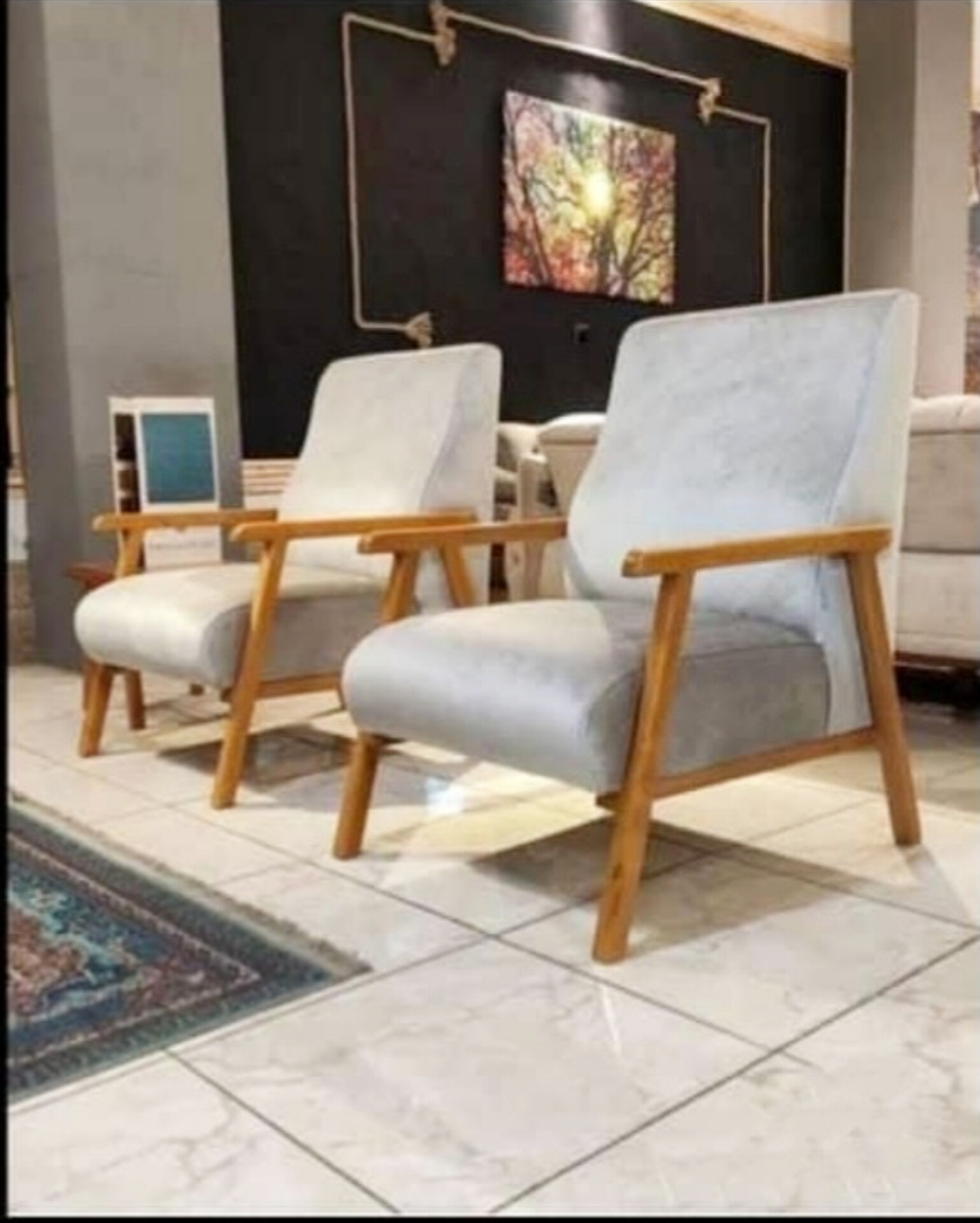   مبل مینیمال 8 نفره 3+3+1+1کلاف چوب روس نشبمن اسفنج 35 کیلویی پارچه تدی و لیما کوسن روی دسته متصل شده بسیار شیک و جذابدارای رنگبندی چوب و پارچه 