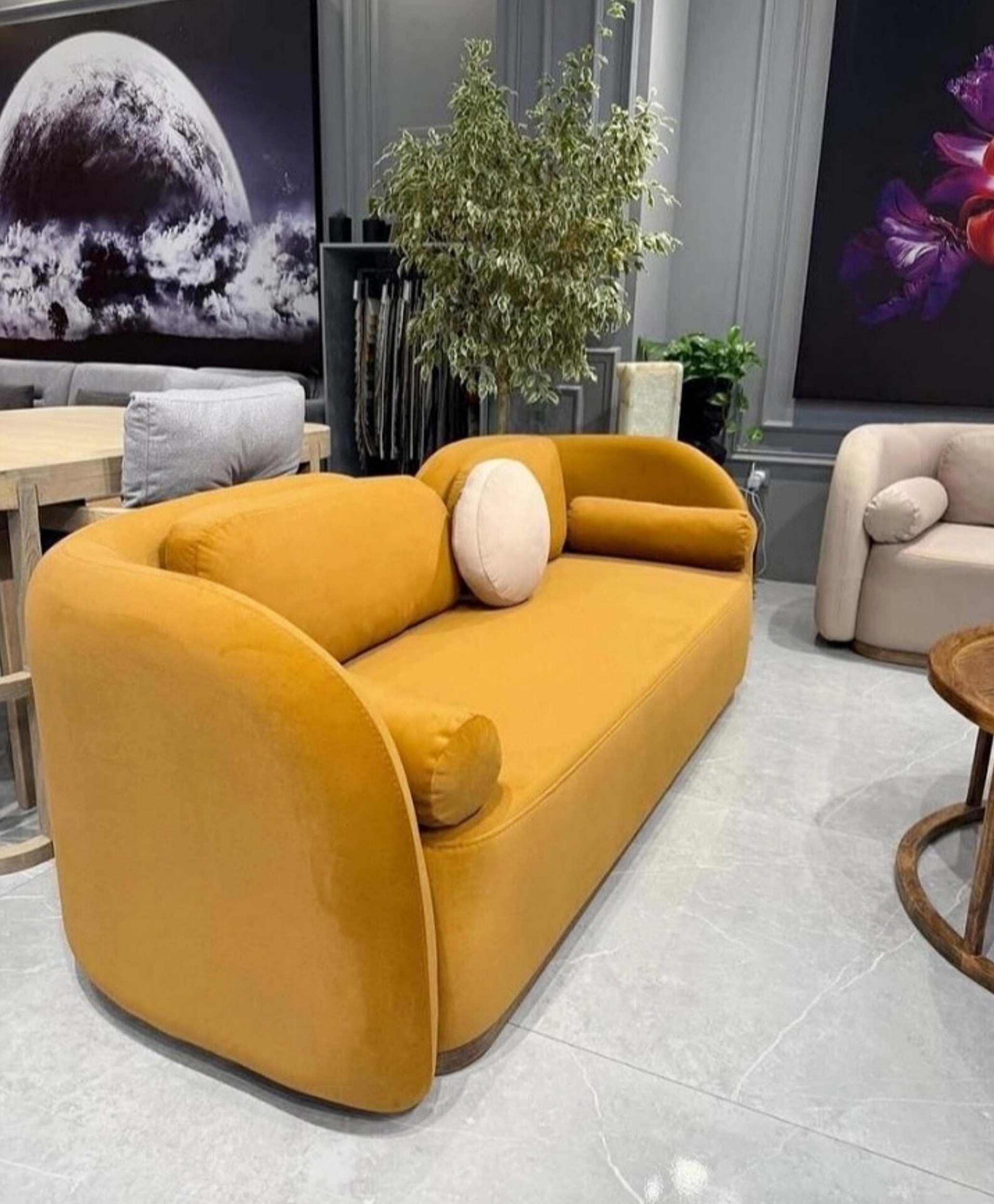   مبل راحتی مینیمال 8نفره 3+3+1+1کلاف چوب روس نشیمن اسفنج 35 کیلویی پارچه تدی دارای کوسن دارای رنگبندی چوب و پارچه امکان تغییر در تعداد نفراتامکان چیدمان مختلف ست میز جلومبلی و عسلی جدا حساب میشه