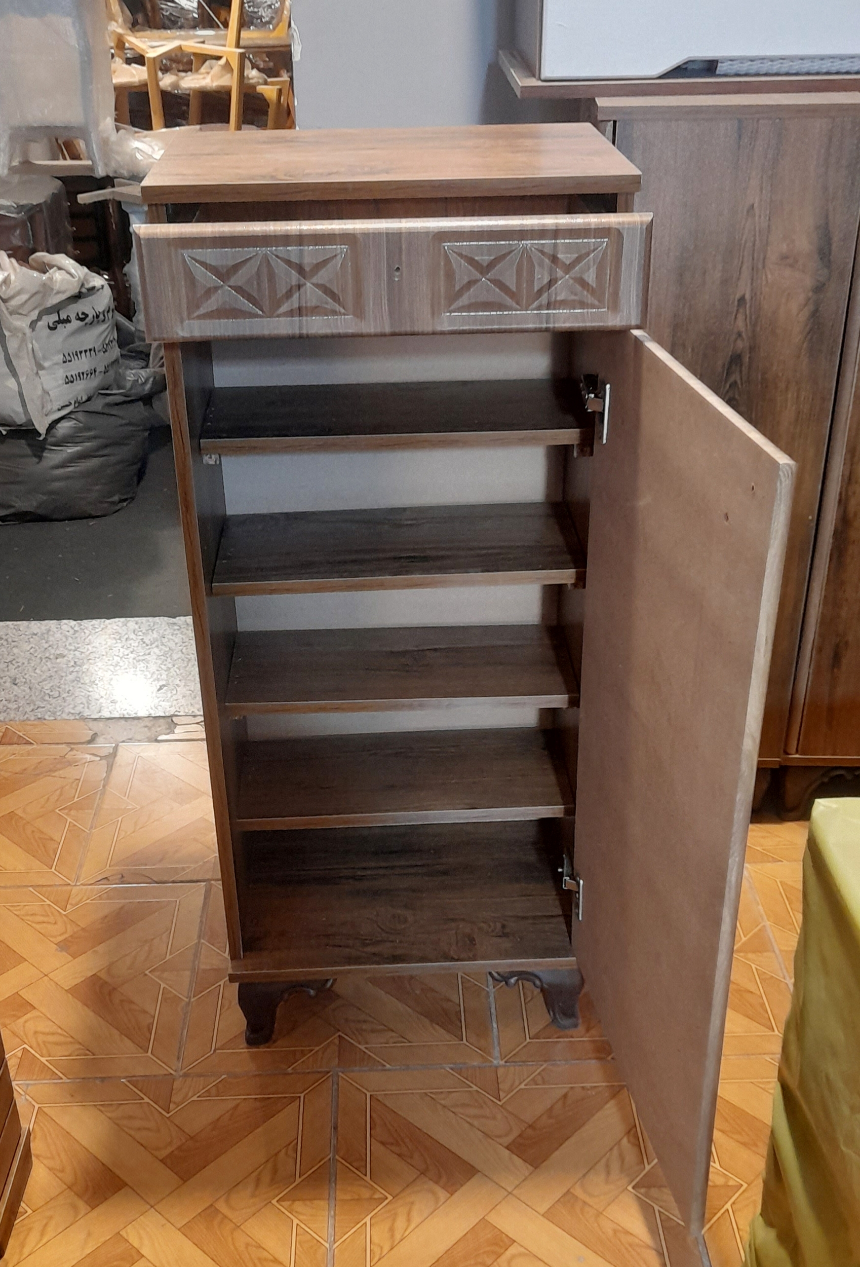   جاکفشی تک درب اقاقیا تک درب و تک کشو ۵ طبقه ابعاد 45×32×95جنس بدنه ملامینه شرکتی و نما mdf وکیوم لولای آرام بند برای درب ها دارای رنگبندی پایه پلاسیتیک فشرده