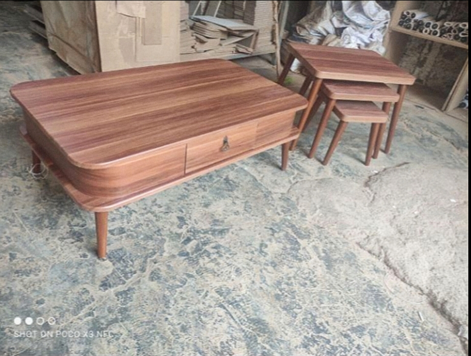  میز جلومبلی و عسلی مدل لیما 4عددی جنس mdf ابعاد100×67×35یک جلومبلی دوکشو و سه تا میز عسلی زیرهم رو پایه،ها،abs و پیچی دارای رنگبندی دارای بسته بندی کارتن 