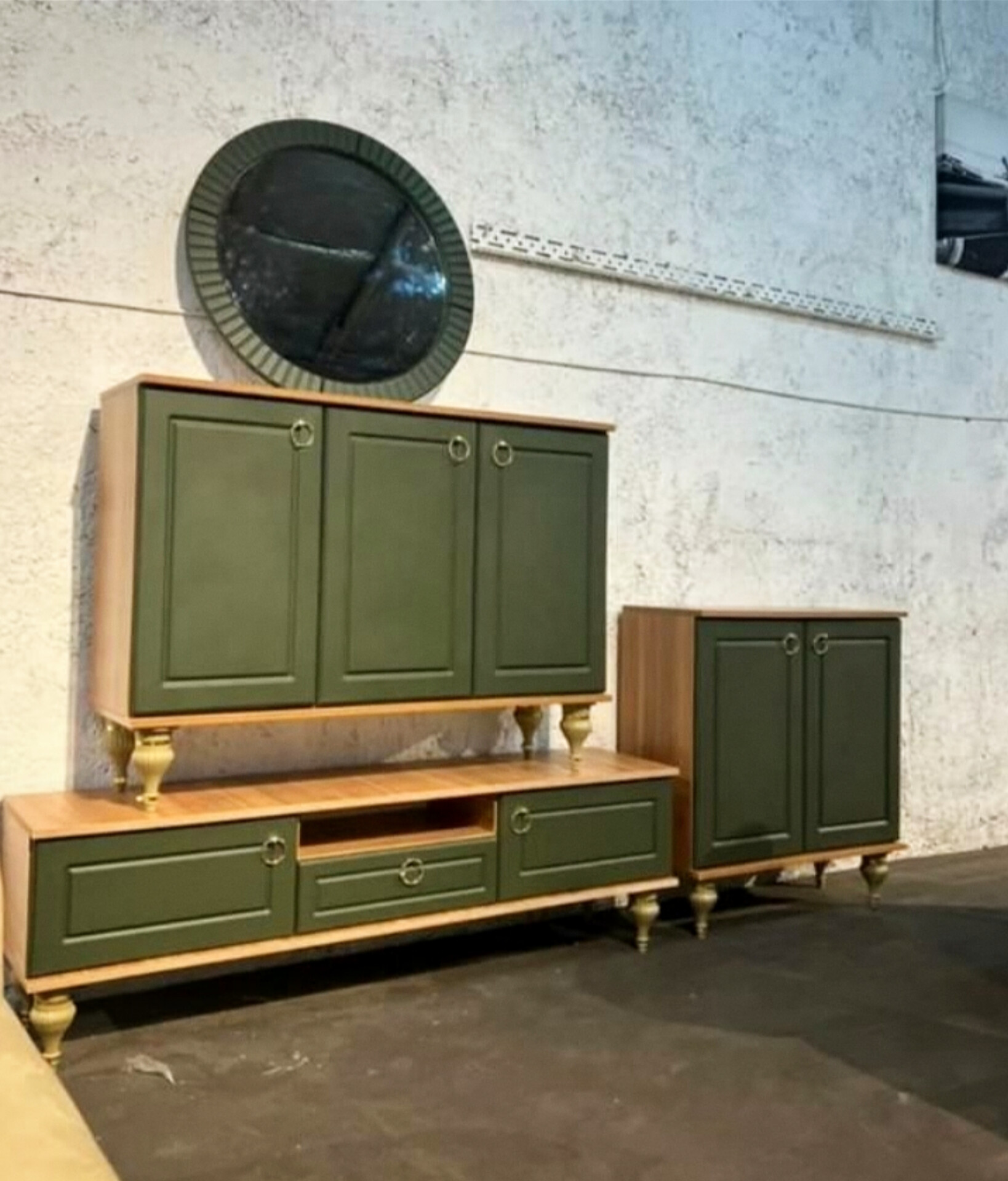   ست میز تلویزیون میز کنسول و جاکفشی 4 عددی جنس بدنه ملامینه و نما mdf وکیومابعاد میز تلویزیون 140×33×45مناسب تلویزیون تا 55اینچ میز کنسول 120×35×80جاکفشی 80×32×87لولای آرام بند برای درب ها پایه های پیچینوار وکیوم 0/3  