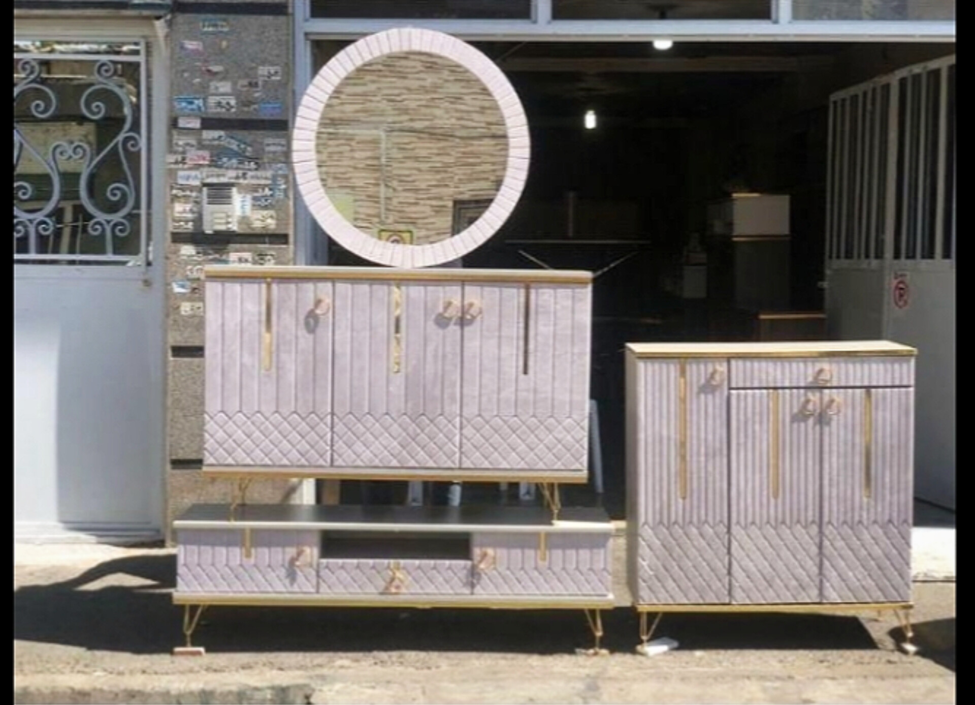   ست میز تلویزیون میز کنسول و جاکفشی 4 عددی جنس بدنه ملامینه و نما mdf وکیومابعاد میز تلویزیون 140×33×45مناسب تلویزیون تا 55اینچ میز کنسول 120×35×80جاکفشی 80×32×87لولای آرام بند برای درب ها پایه های پیچینوار وکیوم 0/3  