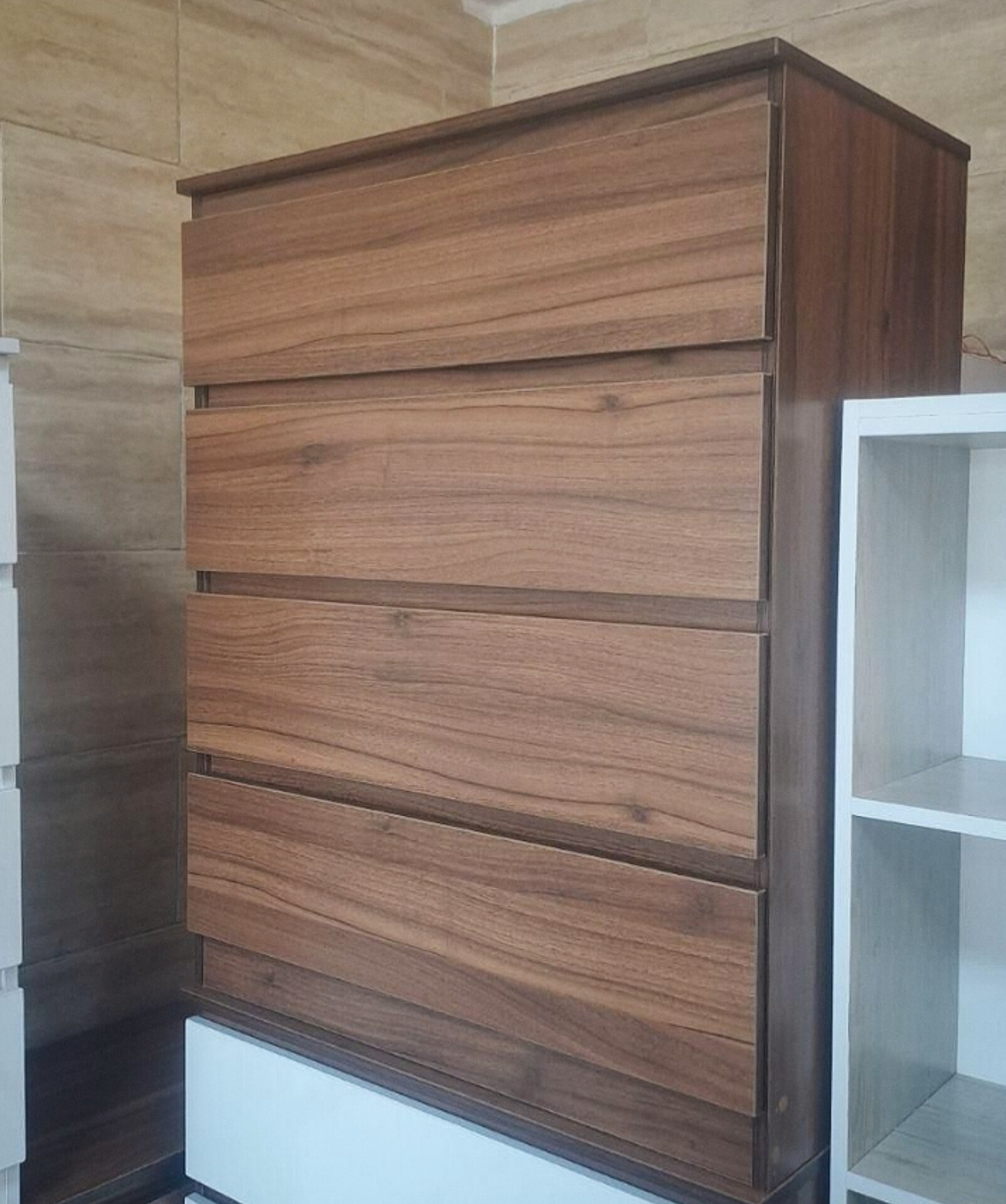   دراور 4کشو جنس mdf ابعاد 80×44×97عمق کشو 39دارای رنگبندی امکان افزایش تعداد کشو ها 