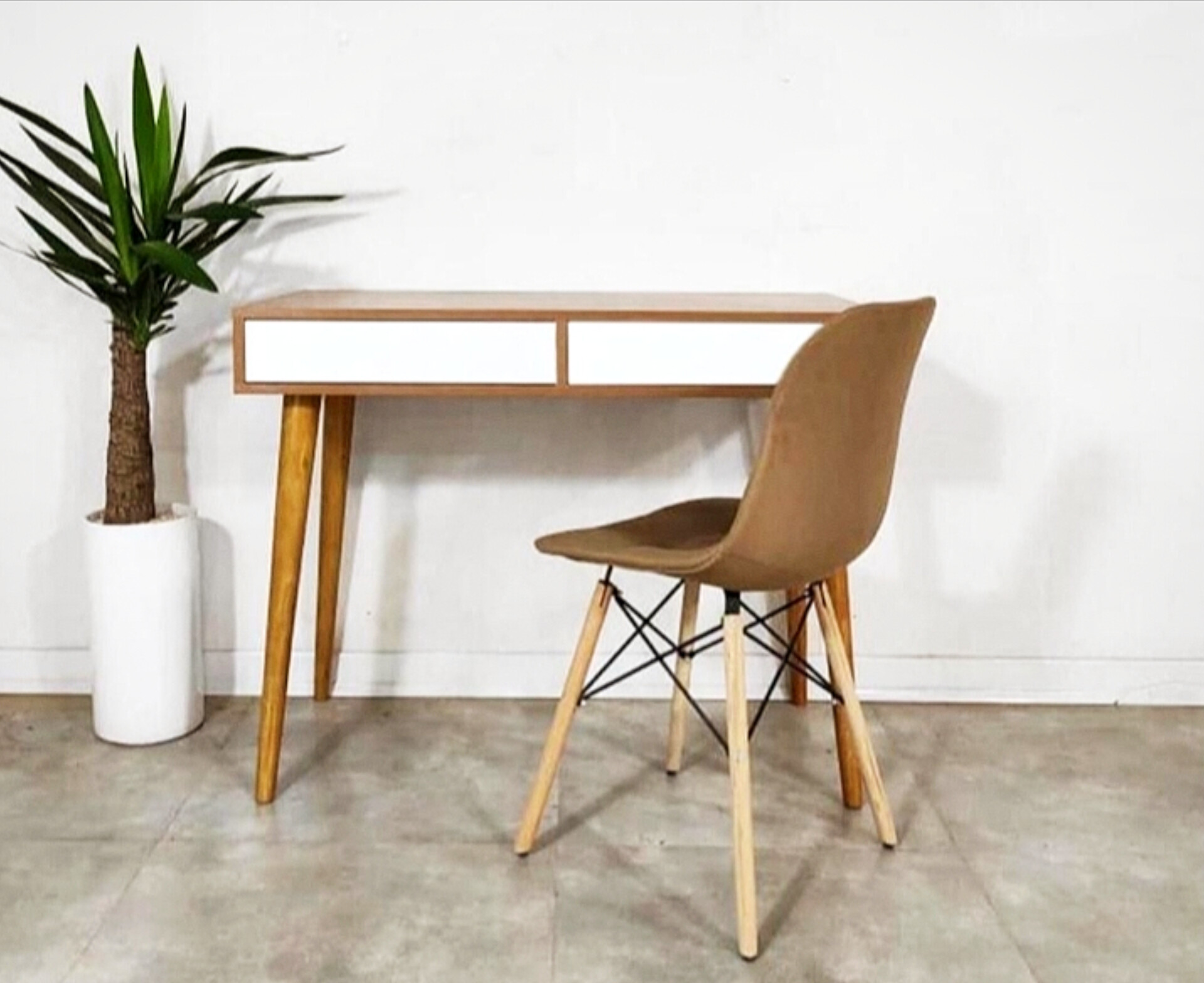   میز تحریر دانشجویی مدل سیلوا ابعاد 78×50×80جنس تمام mdf ریل سه زمانه کشو مگنتی پایه های چوب روس و قابل جدا شدن پروفیل درجه 1داراب رنگبندی است 