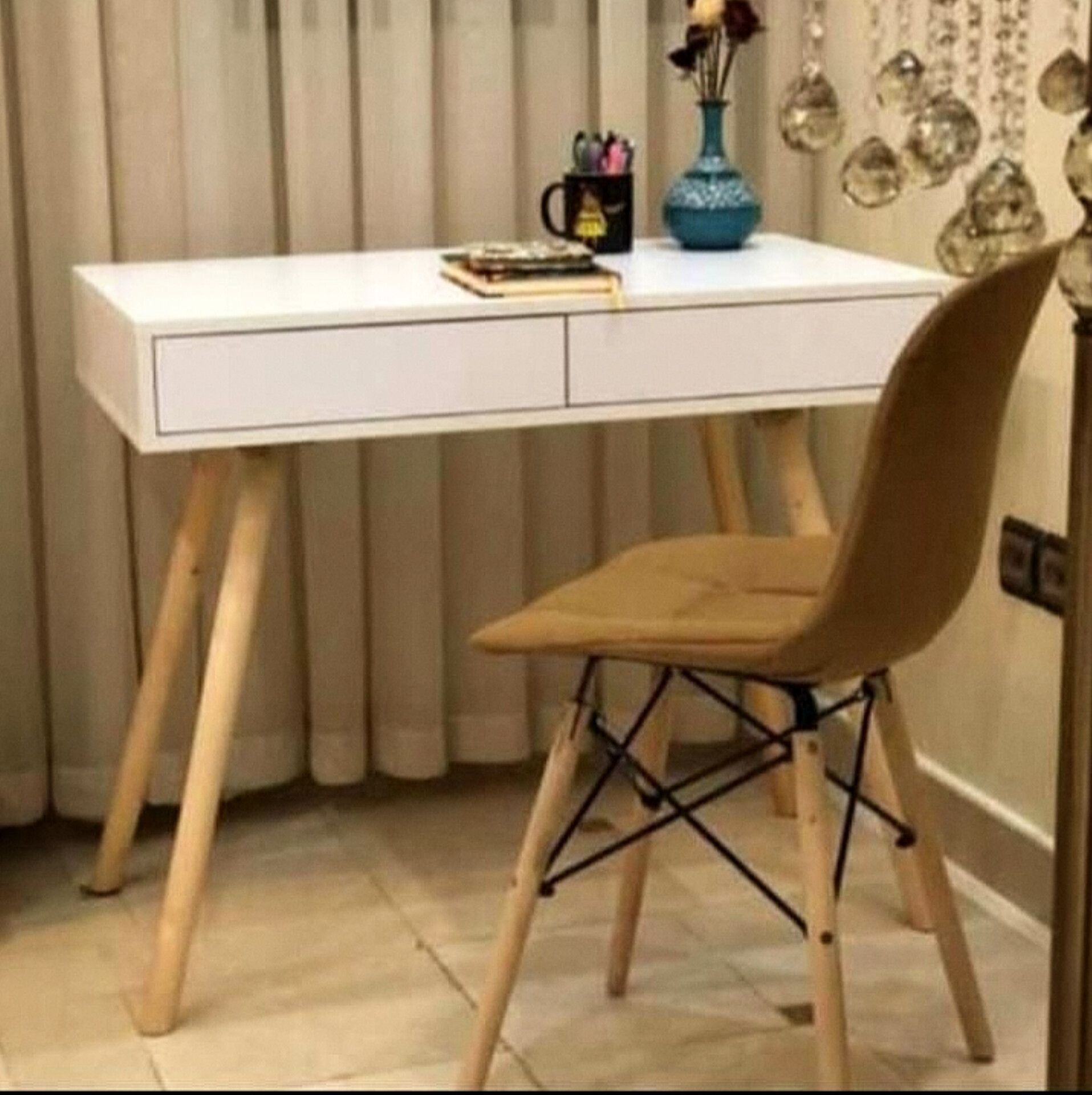   میز تحریر دانشجویی مدل سیلوا ابعاد 78×50×80جنس تمام mdf ریل سه زمانه کشو مگنتی پایه های چوب روس و قابل جدا شدن پروفیل درجه 1داراب رنگبندی است 