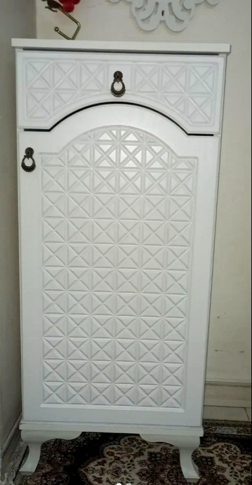   جاکفشی تک درب اقاقیا تک درب و تک کشو ۵ طبقه ابعاد 45×32×95جنس بدنه ملامینه شرکتی و نما mdf وکیوم لولای آرام بند برای درب ها دارای رنگبندی پایه پلاسیتیک فشرده