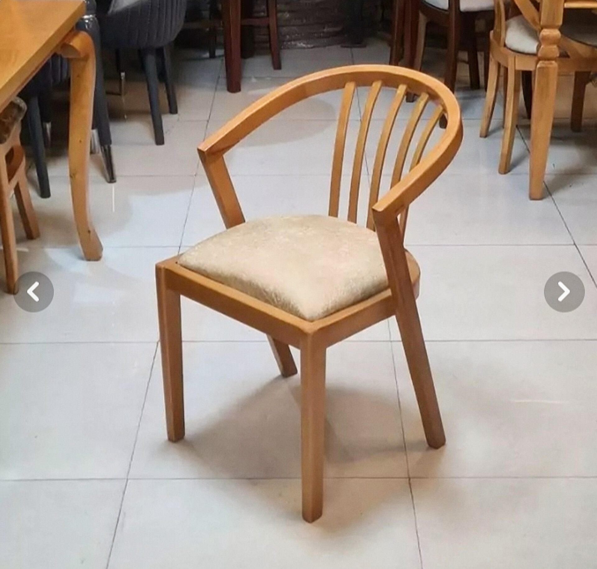  میز و صندلی ناهارخوری 2نفره مدل سبدی جنس چوب روس ابعاد 70×70×8035×40×50کف اسفنج پارچه دیاموند دارای رنگبندی چوب و پارچه 