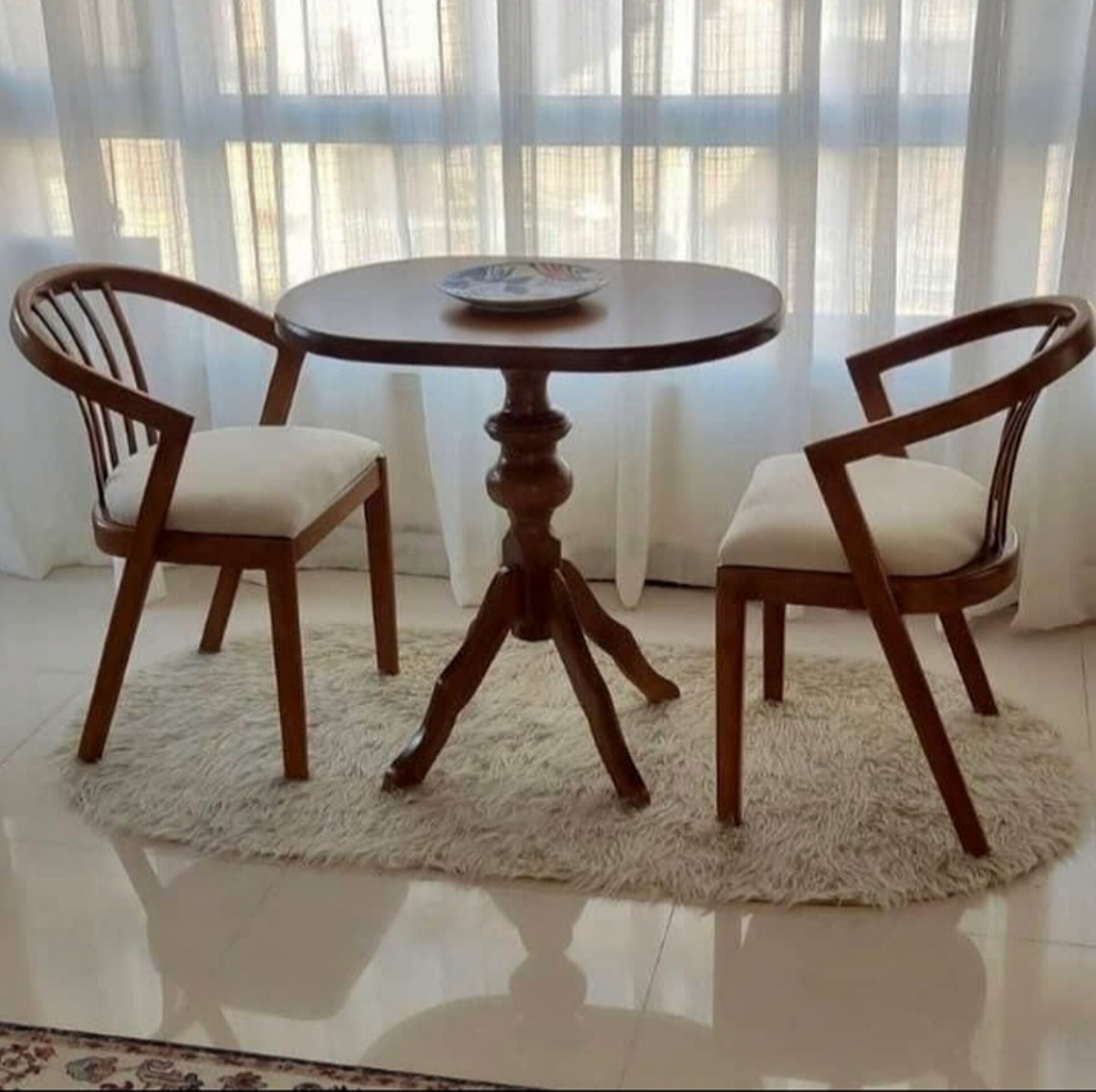  میز و صندلی ناهارخوری 2نفره مدل سبدی جنس چوب روس ابعاد 70×70×8035×40×50کف اسفنج پارچه دیاموند دارای رنگبندی چوب و پارچه 