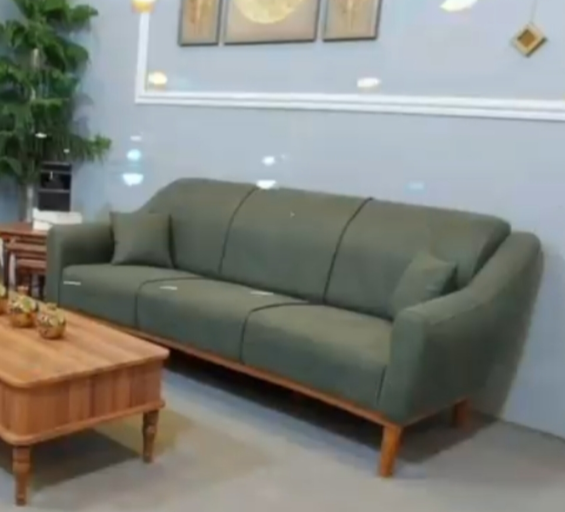  مبل کارلو ۵ نفره 3+1+1کلاف چوب روس نشیمن اسفنج ۳۵ کیلویی کف فنر پارچه هانزو دارای رنگبندی چوب و پارچه 