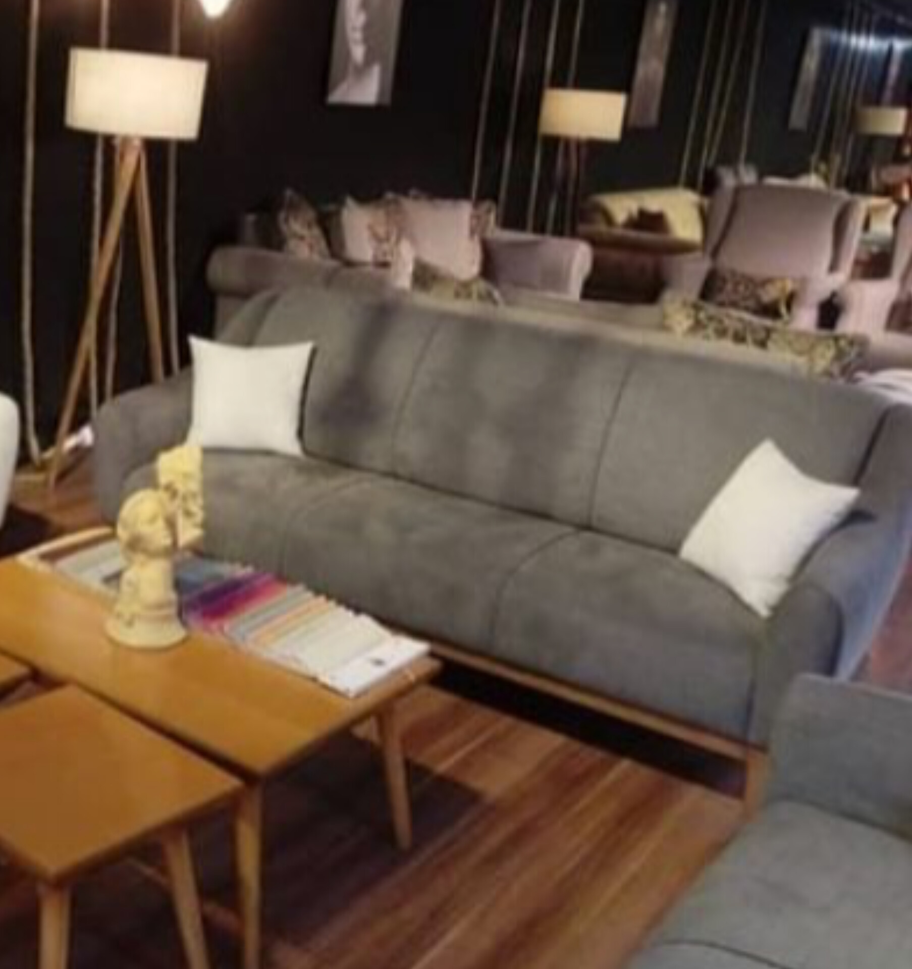  مبل کارلو ۵ نفره 3+1+1کلاف چوب روس نشیمن اسفنج ۳۵ کیلویی کف فنر پارچه هانزو دارای رنگبندی چوب و پارچه 