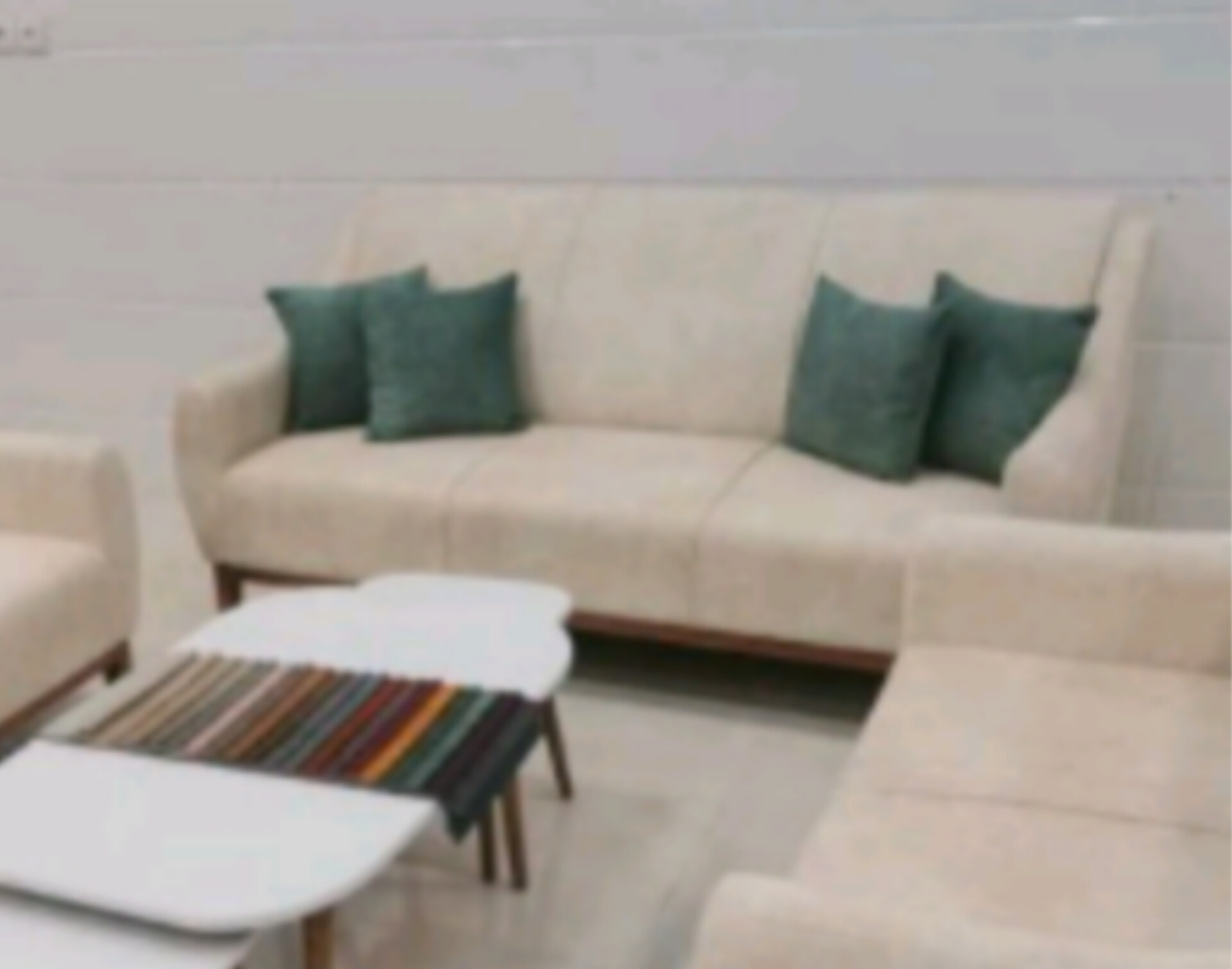  مبل کارلو ۵ نفره 3+1+1کلاف چوب روس نشیمن اسفنج ۳۵ کیلویی کف فنر پارچه هانزو دارای رنگبندی چوب و پارچه 