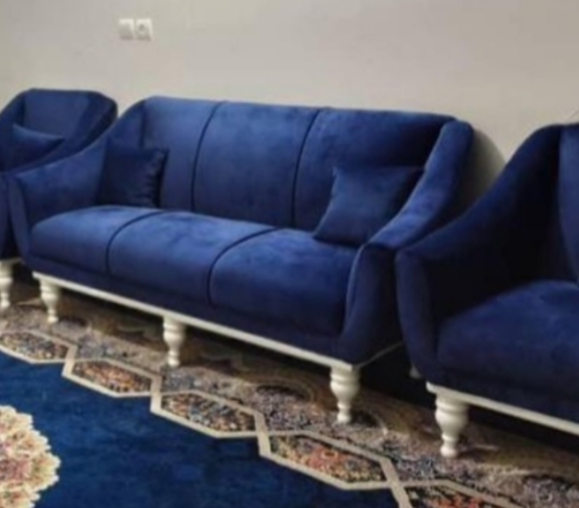  مبل کارلو ۵ نفره 3+1+1کلاف چوب روس نشیمن اسفنج ۳۵ کیلویی کف فنر پارچه هانزو دارای رنگبندی چوب و پارچه 