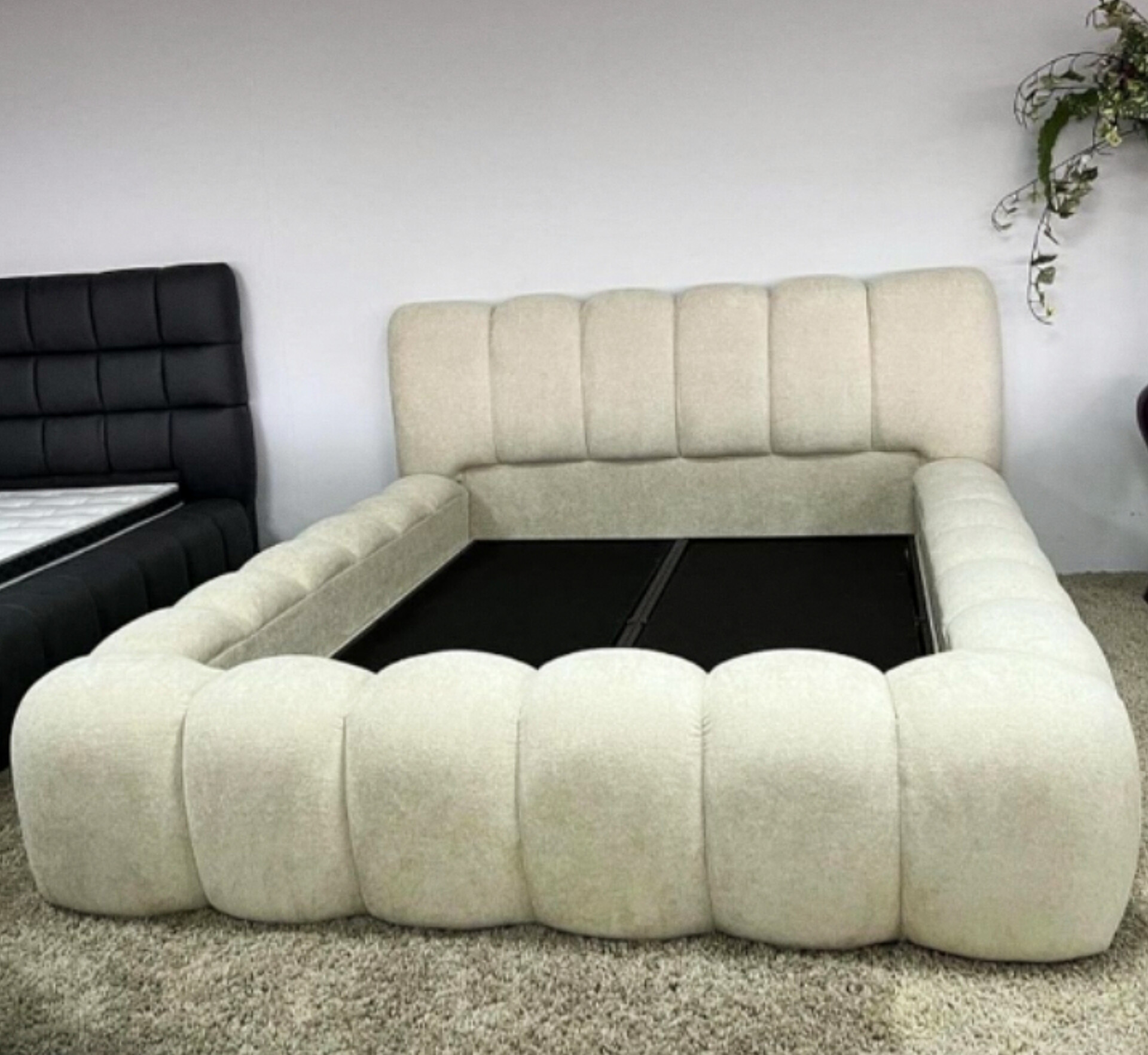  تخت خواب دونفره مدل نیوتدی جنس mdf تمام پارچه ابعاد 160×200×115پارچه تدی کازان زیرکار ۸ سانت اسفنج دارای دوتا کفی تخت