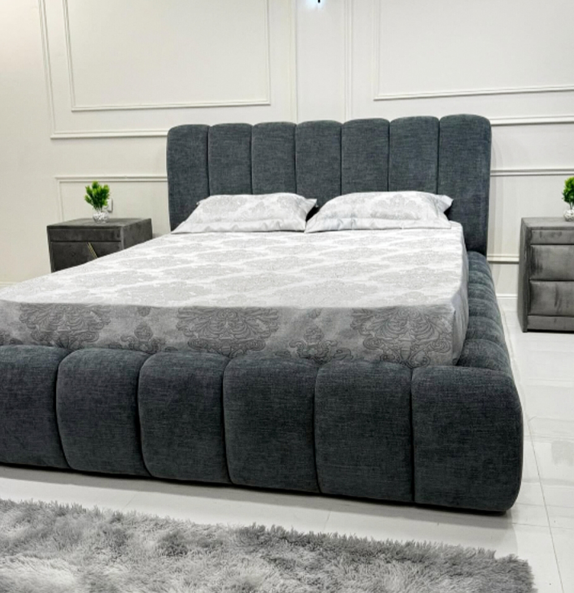  تخت خواب دونفره مدل نیوتدی جنس mdf تمام پارچه ابعاد 160×200×115پارچه تدی کازان زیرکار ۸ سانت اسفنج دارای دوتا کفی تخت