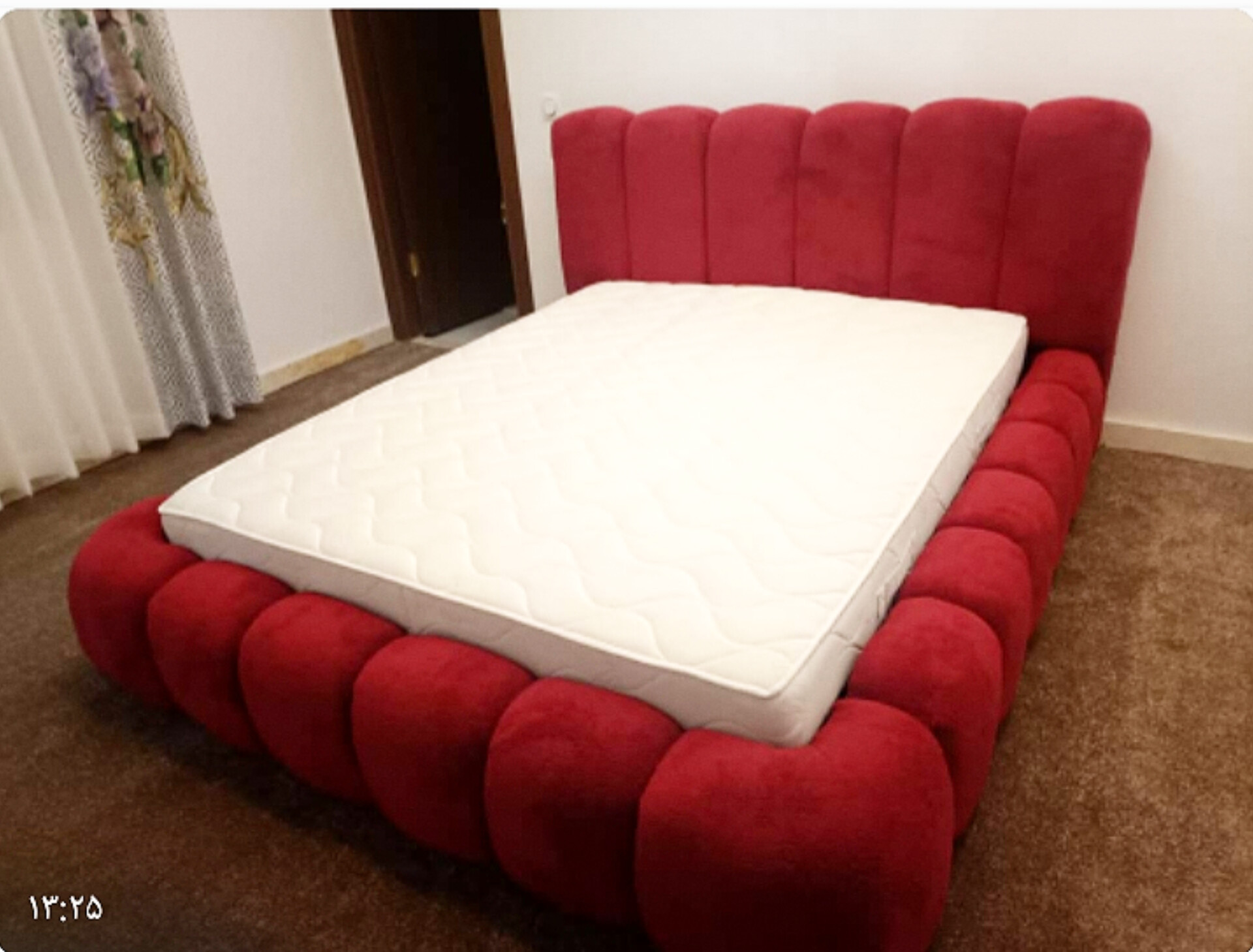  تخت خواب دونفره مدل نیوتدی جنس mdf تمام پارچه ابعاد 160×200×115پارچه تدی کازان زیرکار ۸ سانت اسفنج دارای دوتا کفی تخت