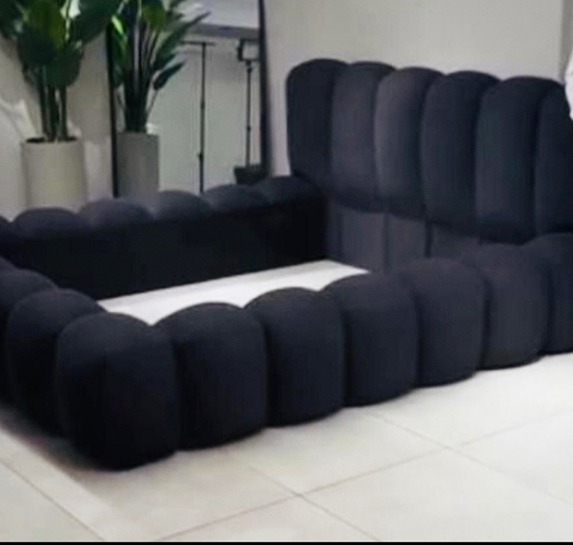  تخت خواب دونفره مدل نیوتدی جنس mdf تمام پارچه ابعاد 160×200×115پارچه تدی کازان زیرکار ۸ سانت اسفنج دارای دوتا کفی تخت