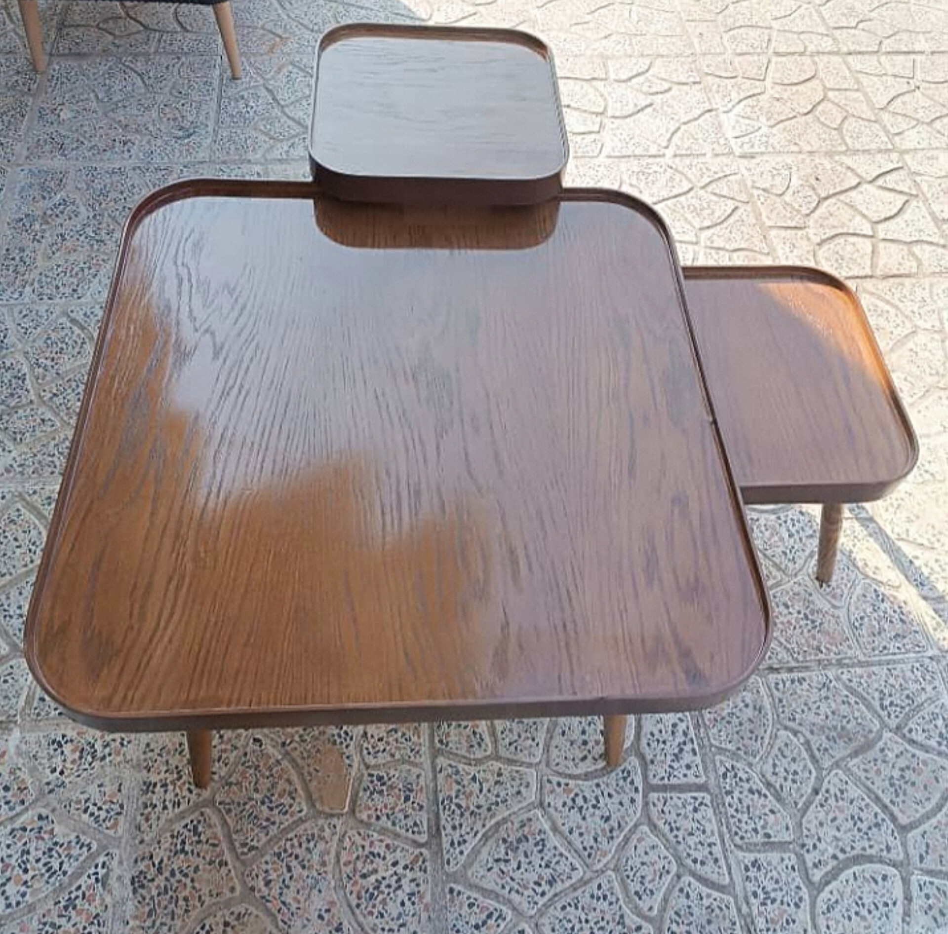   میز جلومبلی و عسلی 3تکه گردیک جلومبلی و 2 تا عسلی زیر هم رو جنس جوب روس ابعاد 100×100×4540×40×6040×40×35 دارای رنگبندی