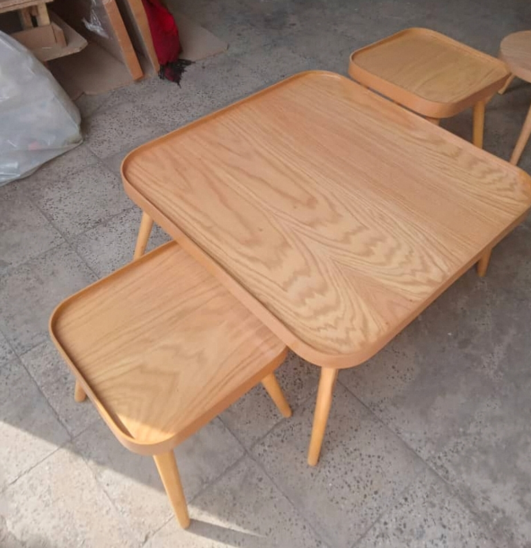   میز جلومبلی و عسلی 3تکه گردیک جلومبلی و 2 تا عسلی زیر هم رو جنس جوب روس ابعاد 100×100×4540×40×6040×40×35 دارای رنگبندی