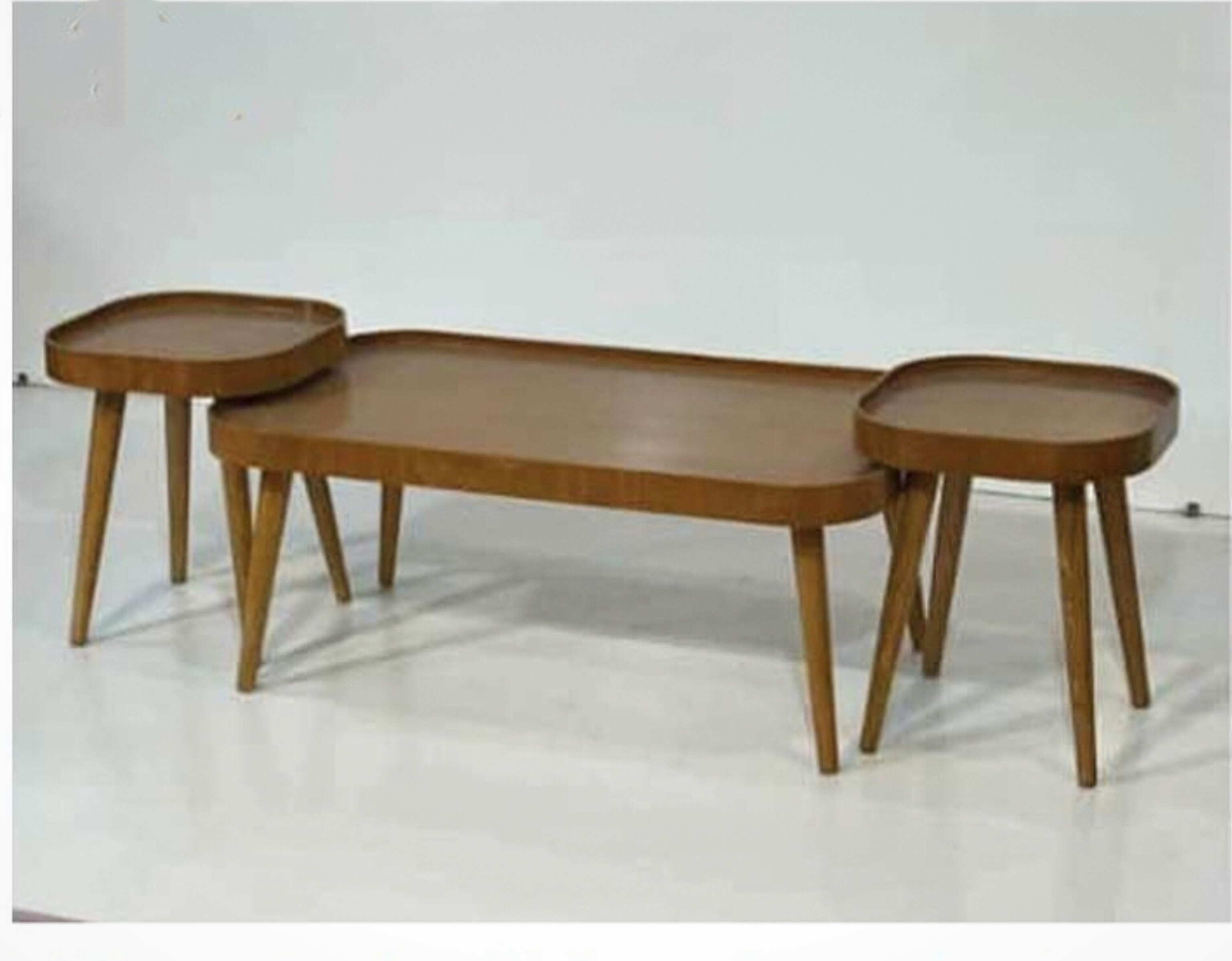   میز جلومبلی و عسلی 3تکه گردیک جلومبلی و 2 تا عسلی زیر هم رو جنس جوب روس ابعاد 100×100×4540×40×6040×40×35 دارای رنگبندی