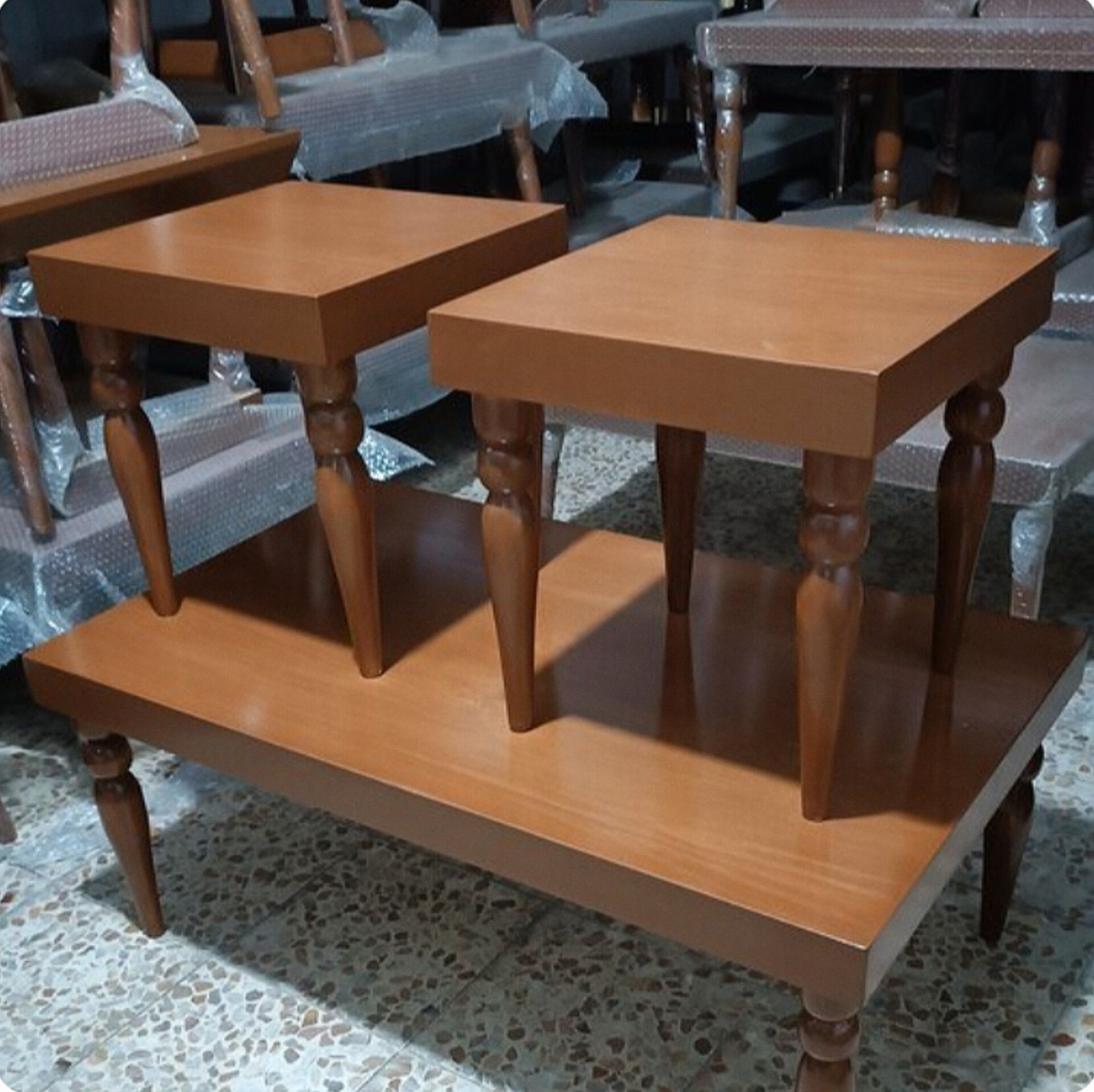  میز جلو مبلی و عسلی مدل شمعی 3تکهیک جل‌مبلی و دوتا عسلی جنس چوب روسابعاد 90×60×4540×40×45پایه ها خراطی دارای رنگبندی دارای رنگبندی  