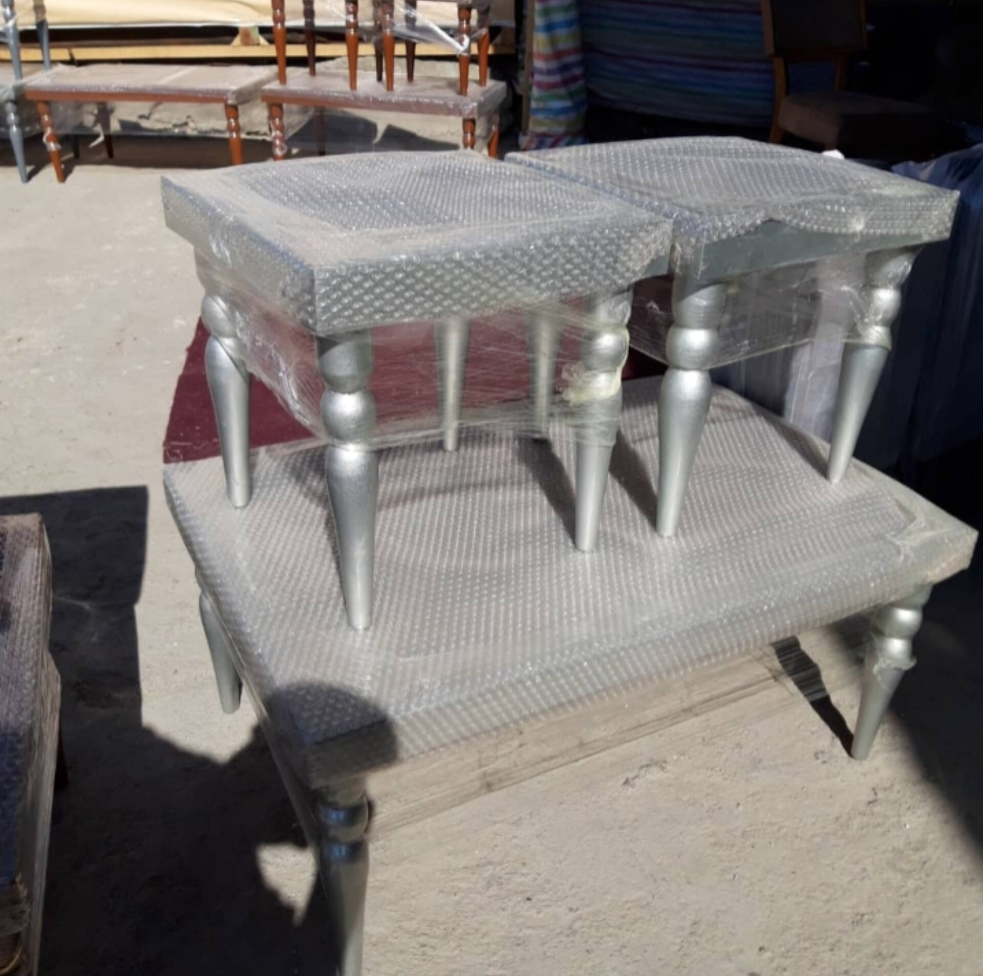  میز جلو مبلی و عسلی مدل شمعی 3تکهیک جل‌مبلی و دوتا عسلی جنس چوب روسابعاد 90×60×4540×40×45پایه ها خراطی دارای رنگبندی دارای رنگبندی  