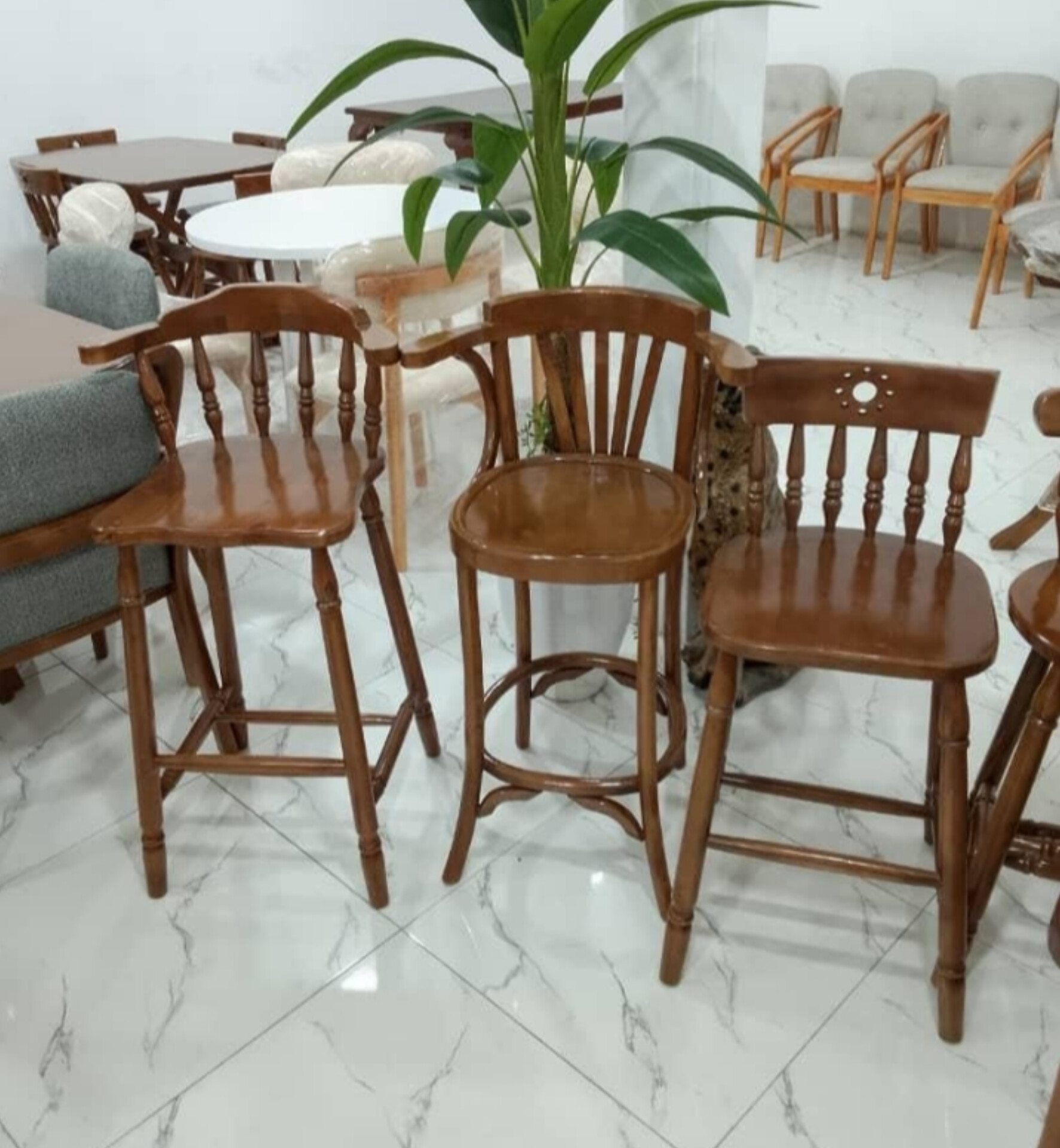  صندلی اپن دسته دارجنس چوب روس ابعاد 34×34×70دارای رنگبندی 