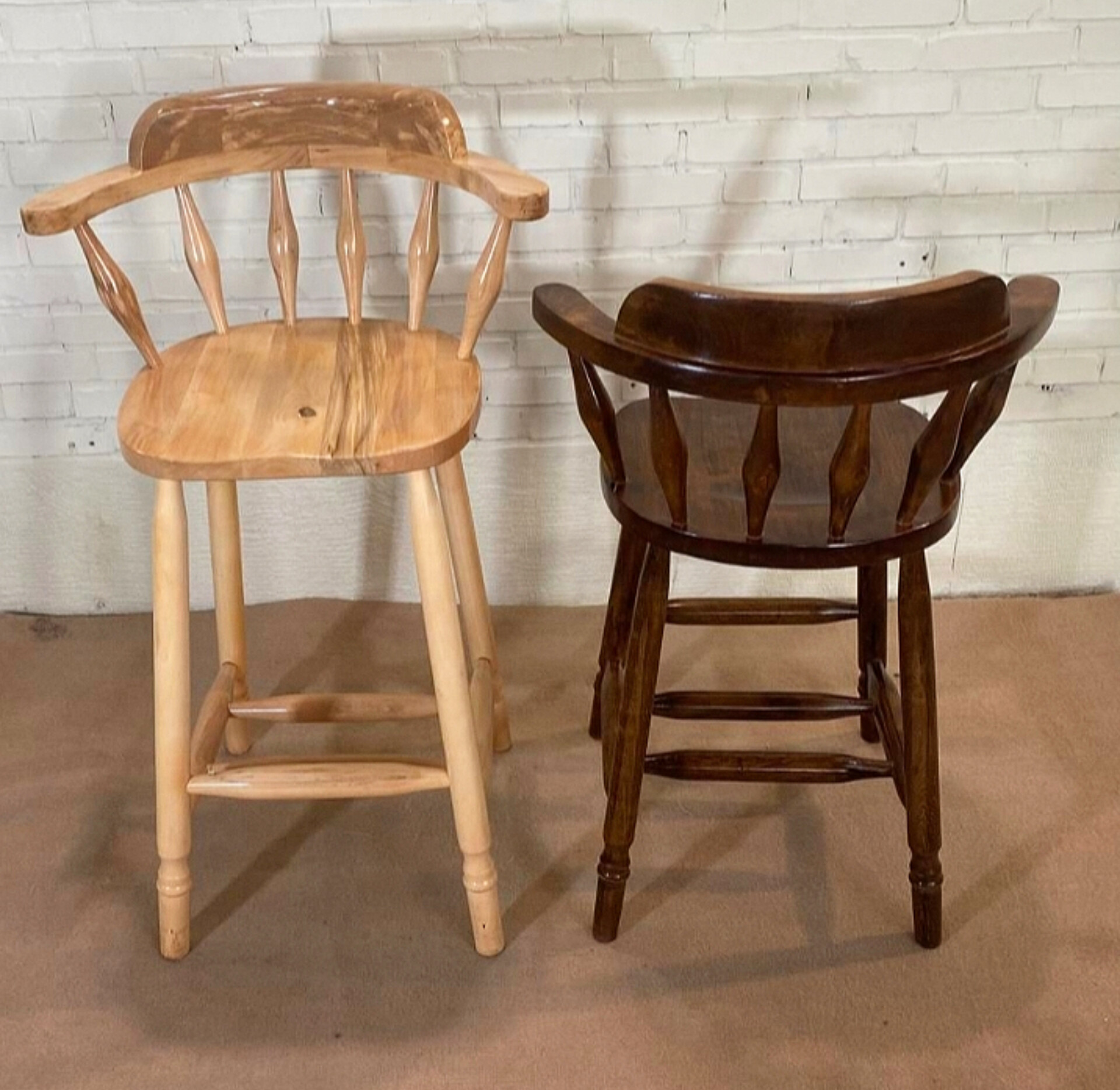  صندلی اپن دسته دارجنس چوب روس ابعاد 34×34×70دارای رنگبندی 