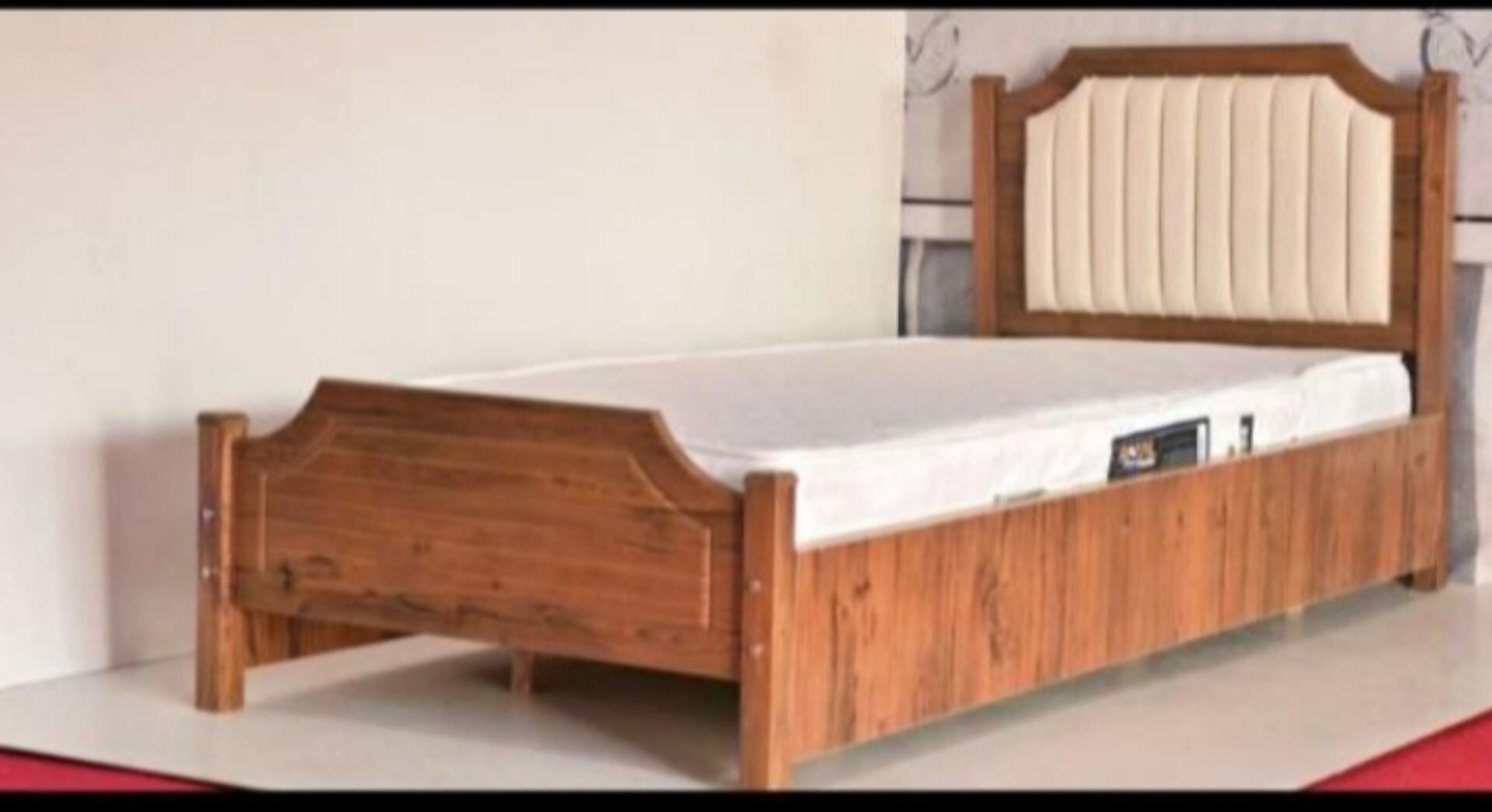  تختخواب یکنفره مدل سناتورجنس mdf ابعاد 120×200×110دارای دو کفی تخت یک و نیم نفره نمای کار پارچه زیرکار اسفنجدارای رنگبندی در طرح های مختلف 