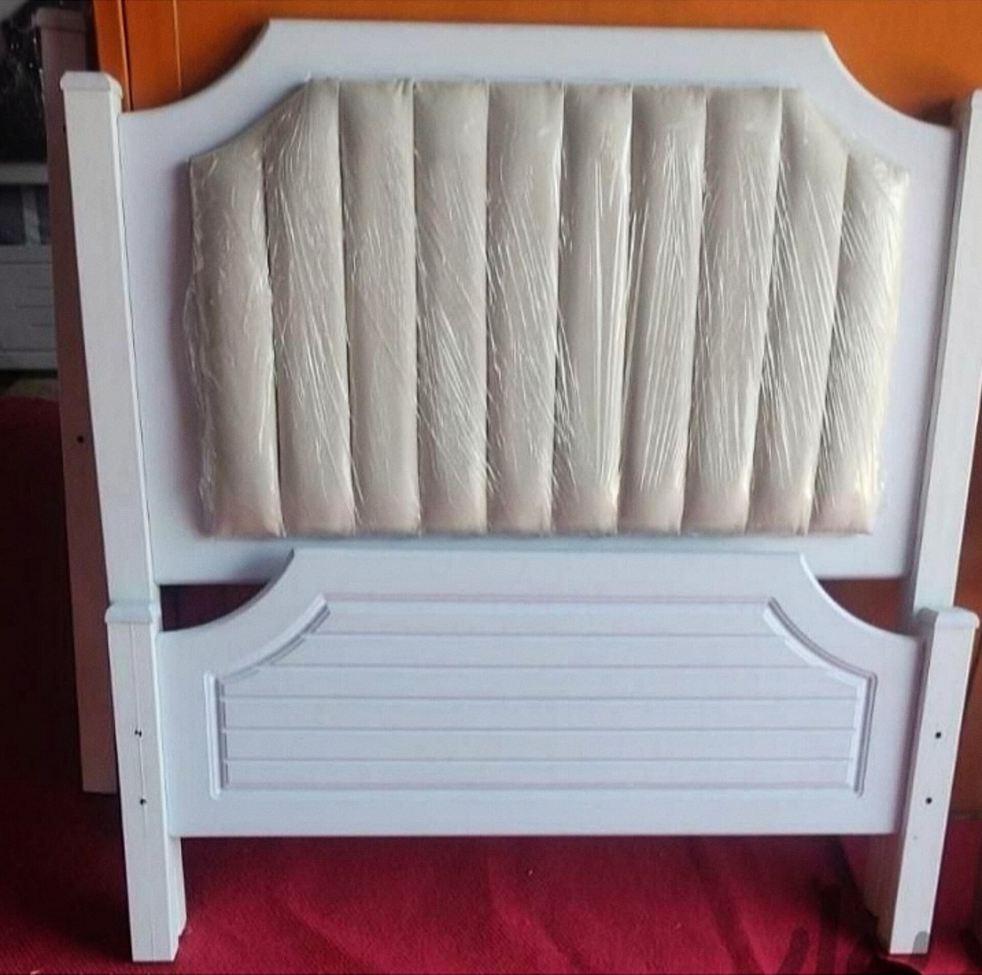  تختخواب یکنفره مدل سناتورجنس mdf ابعاد 120×200×110دارای دو کفی تخت یک و نیم نفره نمای کار پارچه زیرکار اسفنجدارای رنگبندی در طرح های مختلف 