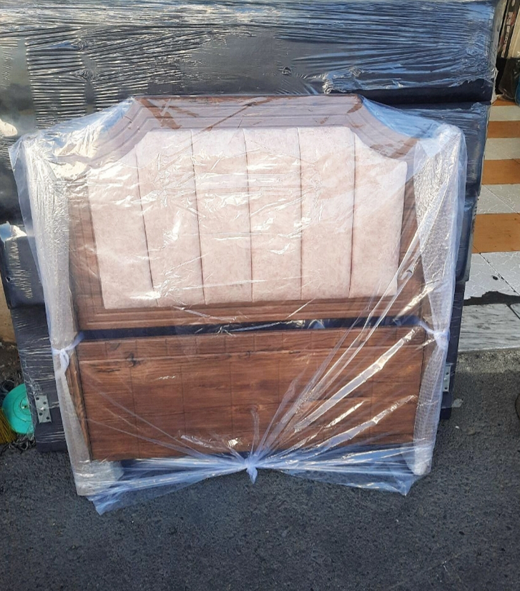  تختخواب یکنفره مدل سناتورجنس mdf ابعاد 120×200×110دارای دو کفی تخت یک و نیم نفره نمای کار پارچه زیرکار اسفنجدارای رنگبندی در طرح های مختلف 