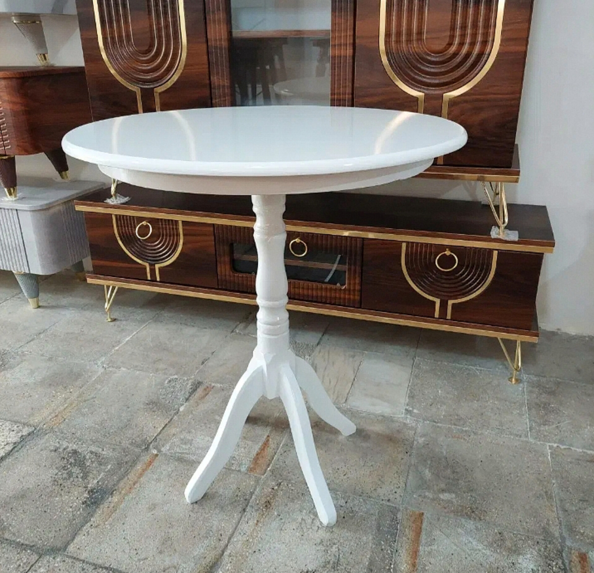  میز خاطره مدل‌ ستارهجنس پایه چوب روس  و صفحه mdf ابعاد 70×70×80صفحه میز قابلیت جدا شدن دارددر رنگهای سفید و قهوه ای روشن