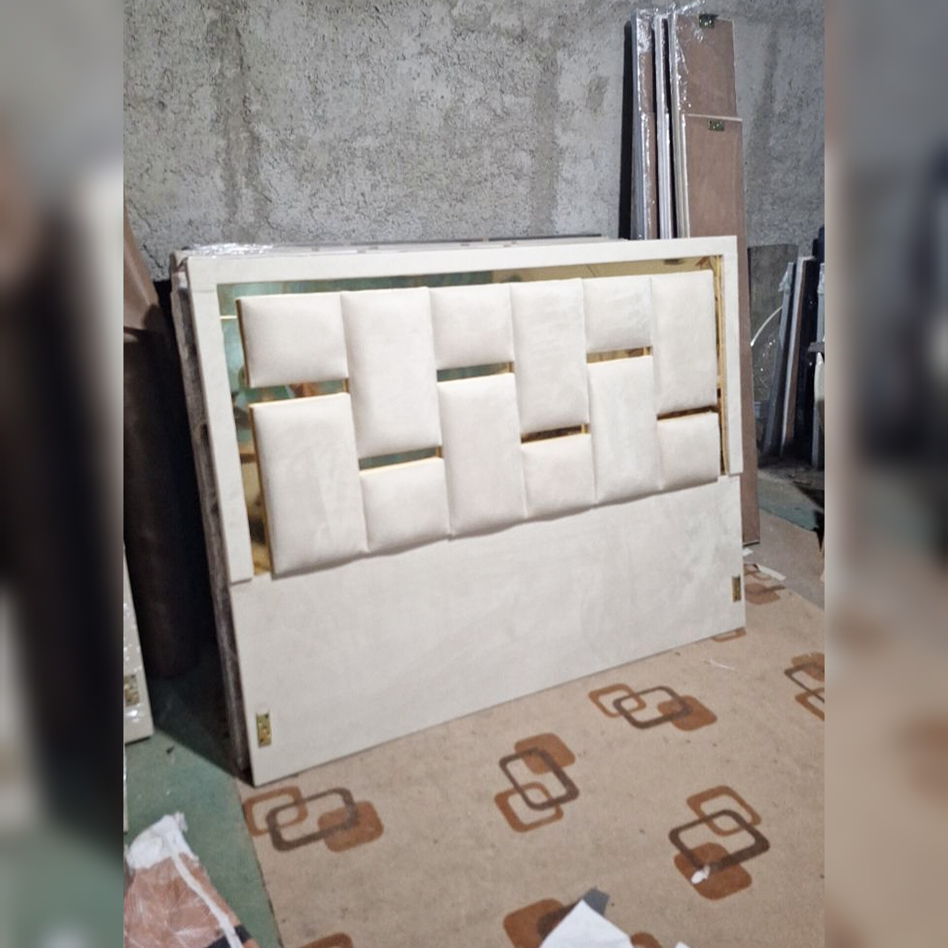  سرویس خواب دونفره مدل ویکتورجنس mdf تمام پارچه پارچه پورشه پلاسدارای کفی تختابعاد تخت 200×160×115سرویس خواب شامل :تخت خواب دونفره کفی تخت میز آرایش قاب آینه صندلی پاتختی دارای رنگبندی 