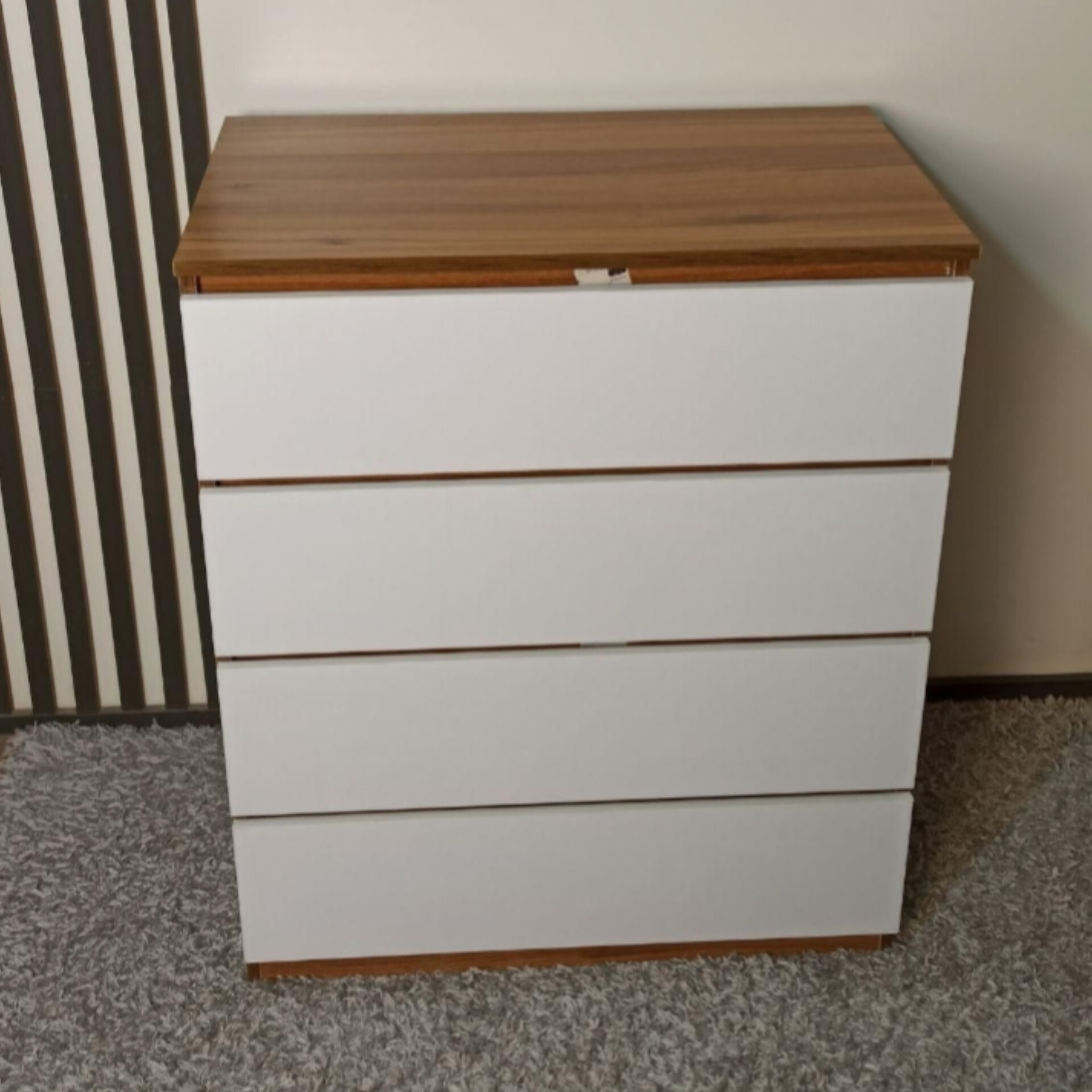  دراور ۳ کشو جنس ملامینه شرکتیابعاد 80×43×75عمق کشو 29 دارای رنگبندی طرح ایکیا