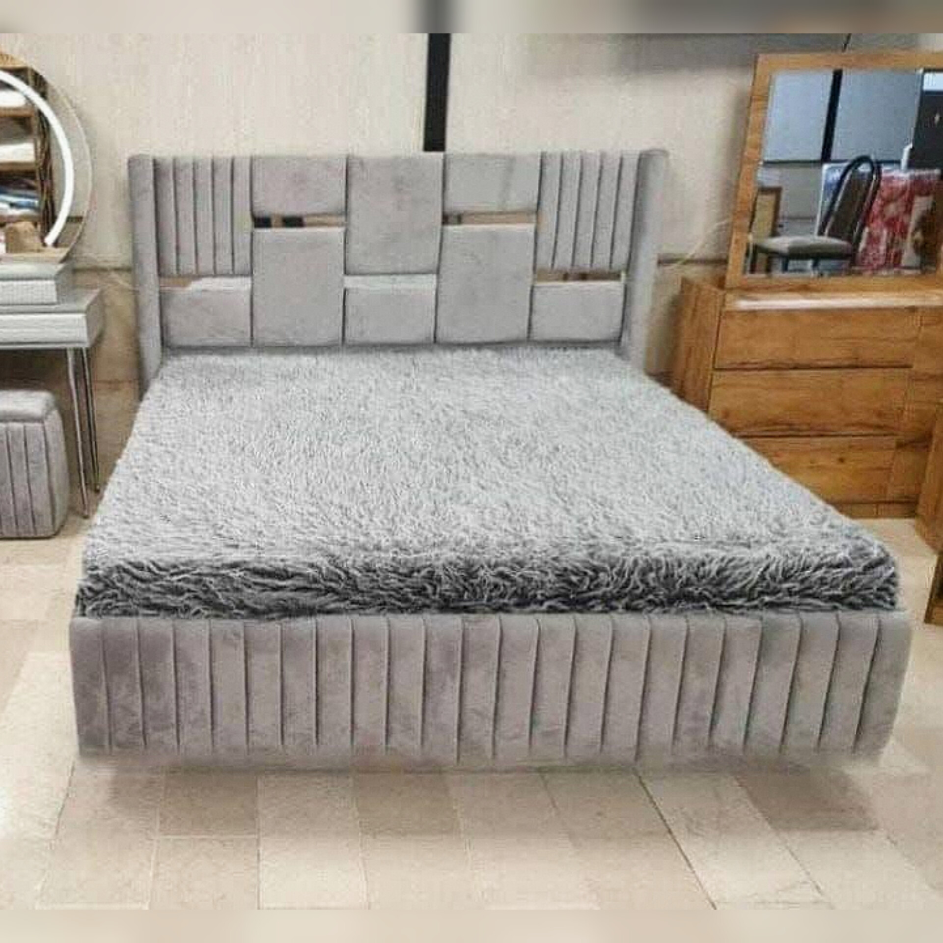  تختخواب دونفره مدل اونتوس سایز 200*120جنس ام دی اف ابعاد 200*120*110تمام پارچه و دارای رنگبندیدارای دو کفی تختپارچه دیاموند دارای نوار روی سرتختزیر کار اسفنج