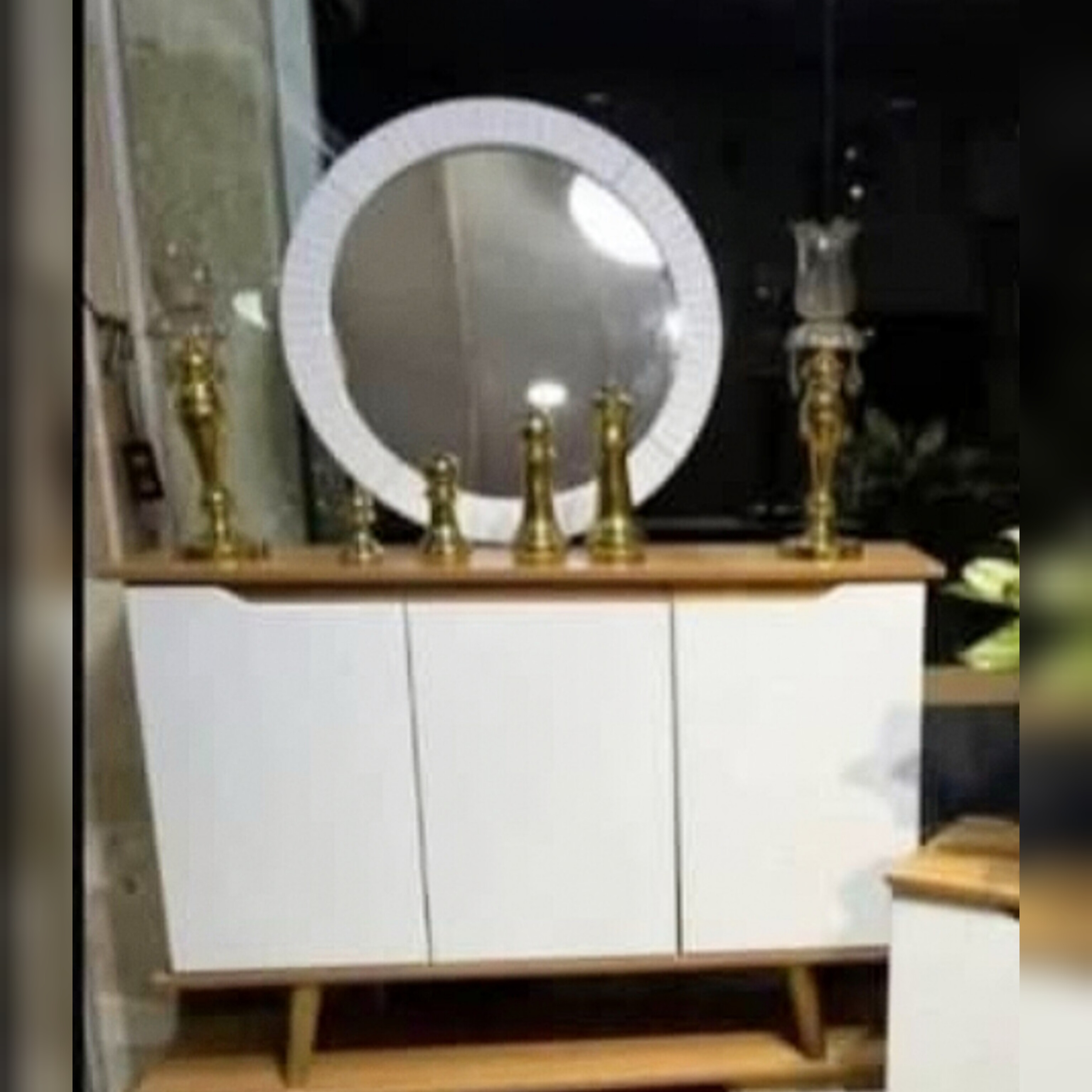  میز کنسول و آینه مدل کلاسیکجنس mdf ابعاد 120×87×40دارای قاب آینه قطر 60دارای رنگبندی ۳ درب پایه گلدونی امکان اتصال آینه به دیوار 
