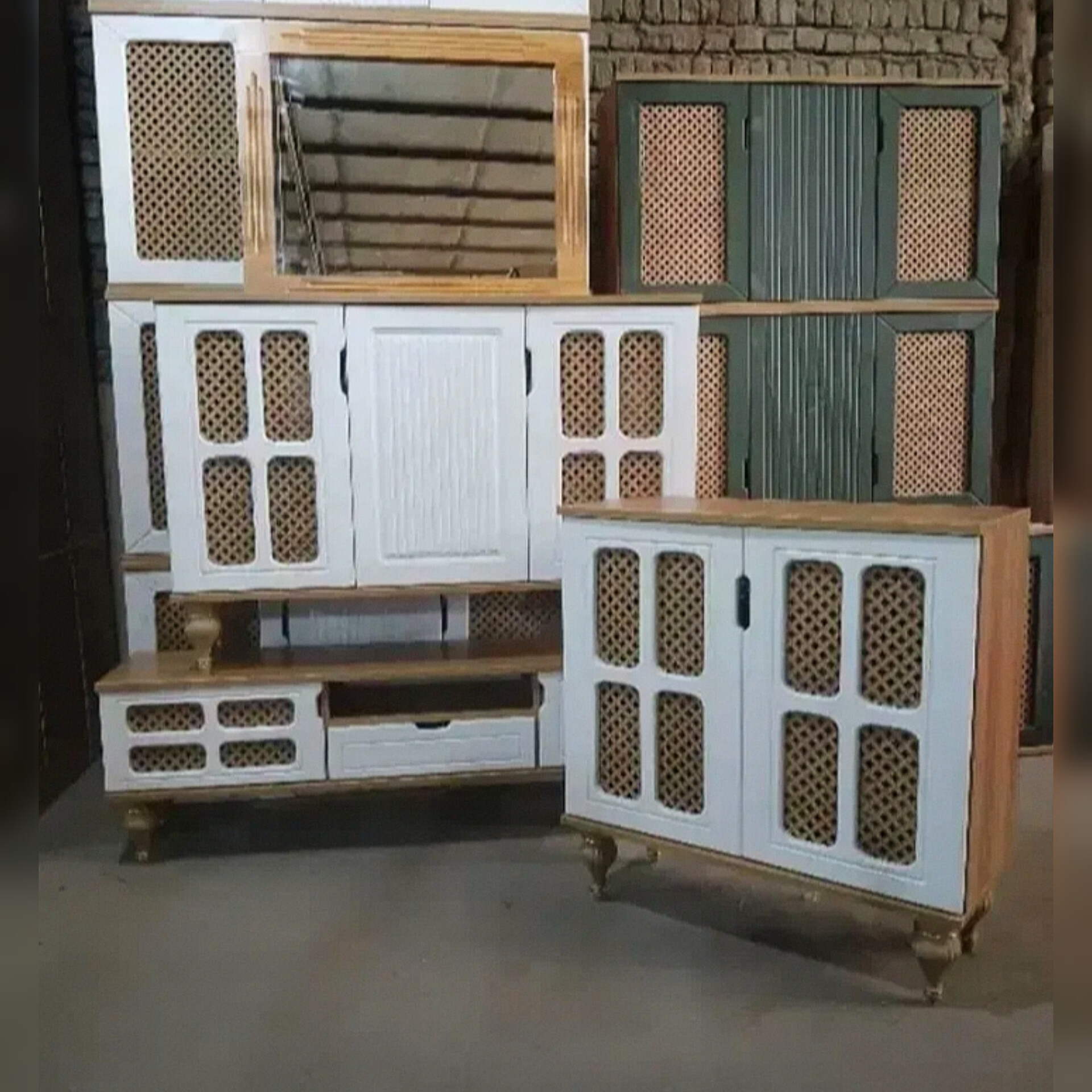  ست میز تلویزیون میز کنسول و جاکفشی 4 عددی جنس بدنه ملامینه و نما mdf وکیومابعاد میز تلویزیون 140×33×45مناسب تلویزیون تا 55اینچ میز کنسول 120×35×80قاب آینه گرد قطر 60 سانت جاکفشی 80×32×87لولای آرام بند برای درب ها پایه های گلدانینوار وکیوم 0/3  