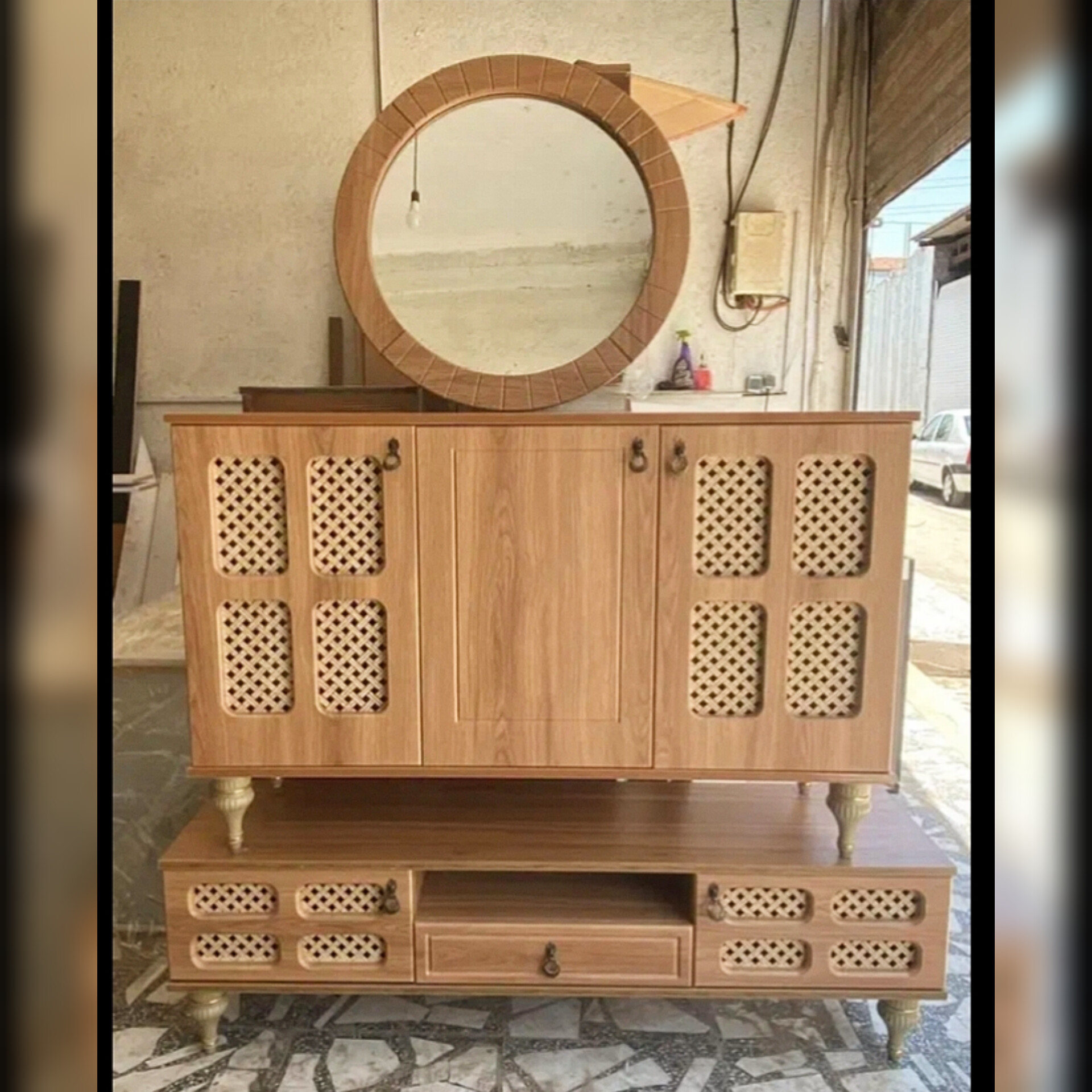  ست میز تلویزیون میز کنسول و جاکفشی 4 عددی جنس بدنه ملامینه و نما mdf وکیومابعاد میز تلویزیون 140×33×45مناسب تلویزیون تا 55اینچ میز کنسول 120×35×80قاب آینه گرد قطر 60 سانت جاکفشی 80×32×87لولای آرام بند برای درب ها پایه های گلدانینوار وکیوم 0/3  