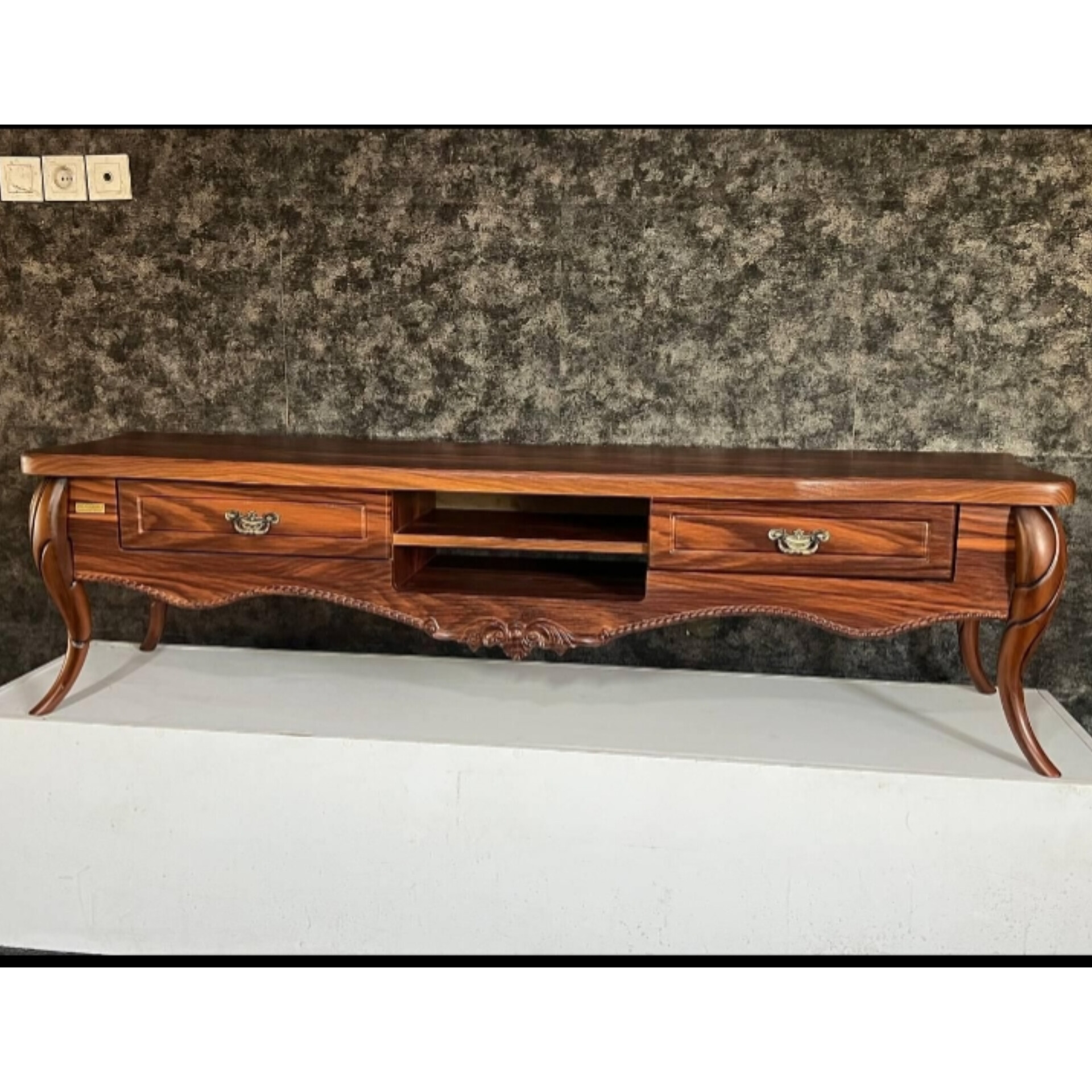  میز تلویزیون مدل پیچک ابعاد 180×35×45جنس mdfدو کشو تا تلویزیون 75 اینچ مناسب پایه های پیچی دارای رنگبندی 