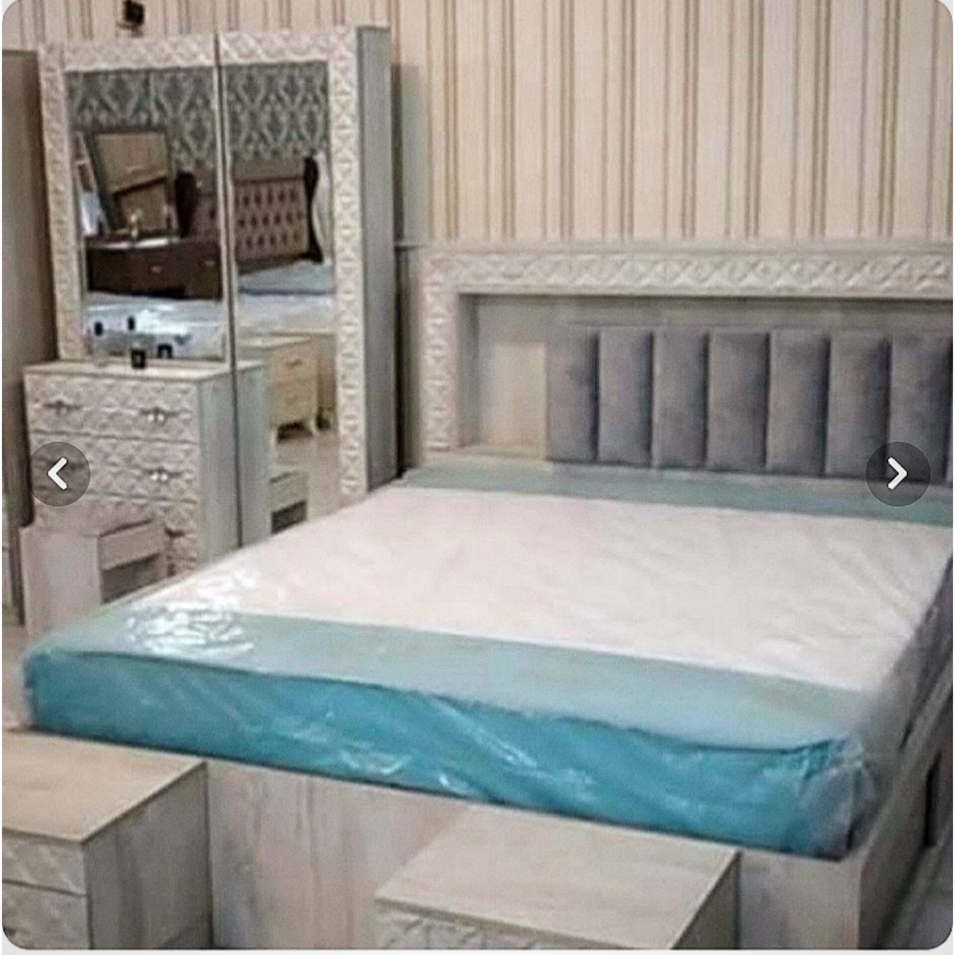  تختخواب دونفره مدل،فلور جنس mdf وکیپم نمای پارچه روی سرتخت دارای رنگبندی سایز 200×160×115دارای کفی تخت چوبی تشک دونفره هم موجود است