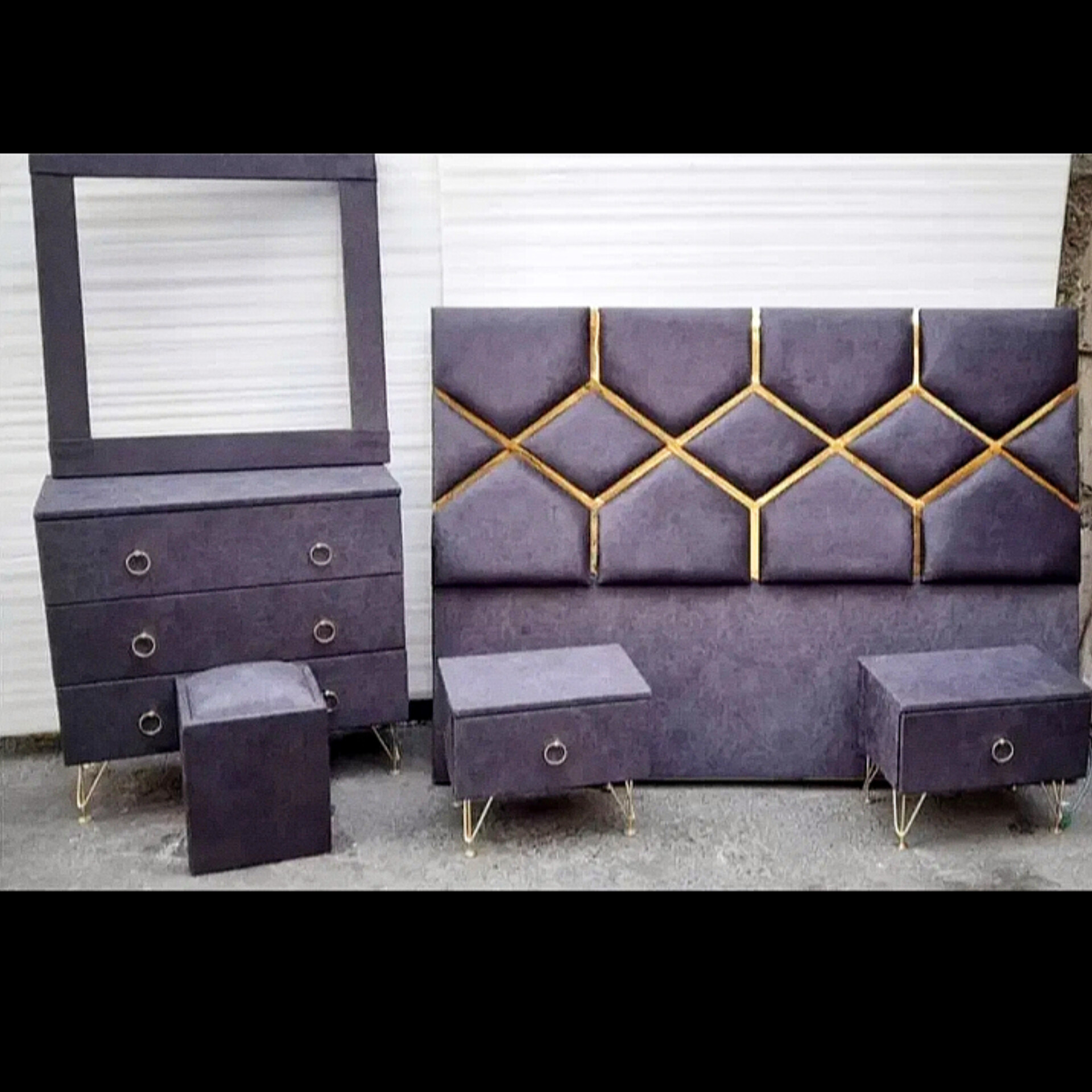 سرویس خواب دونفره مدل لیزریجنس mdf تمام پارجه ابعاد 200×160×115شامل تختخواب دونفره -2 تا کفی تخت-2 تا پاتختی -میز ارایش-قاب آینه -صندلی دارای رنگبندی پارچه 