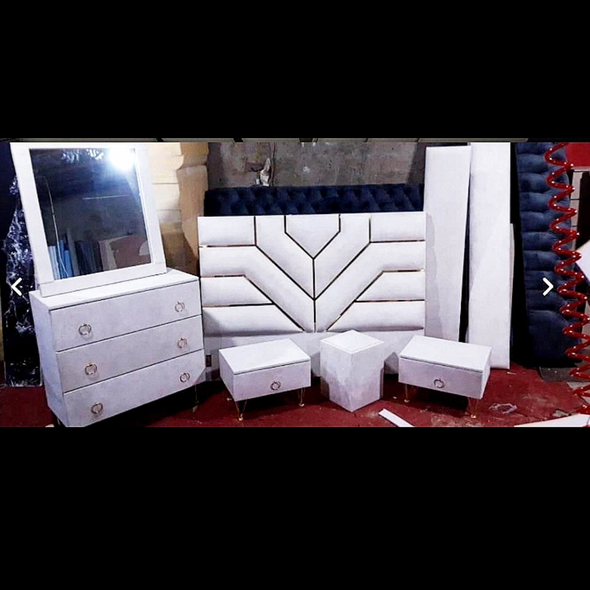  سرویس خواب دونفره مدل لیزریجنس mdf تمام پارجه ابعاد 200×160×115شامل تختخواب دونفره -2 تا کفی تخت-2 تا پاتختی -میز ارایش-قاب آینه -صندلی دارای رنگبندی پارچه 
