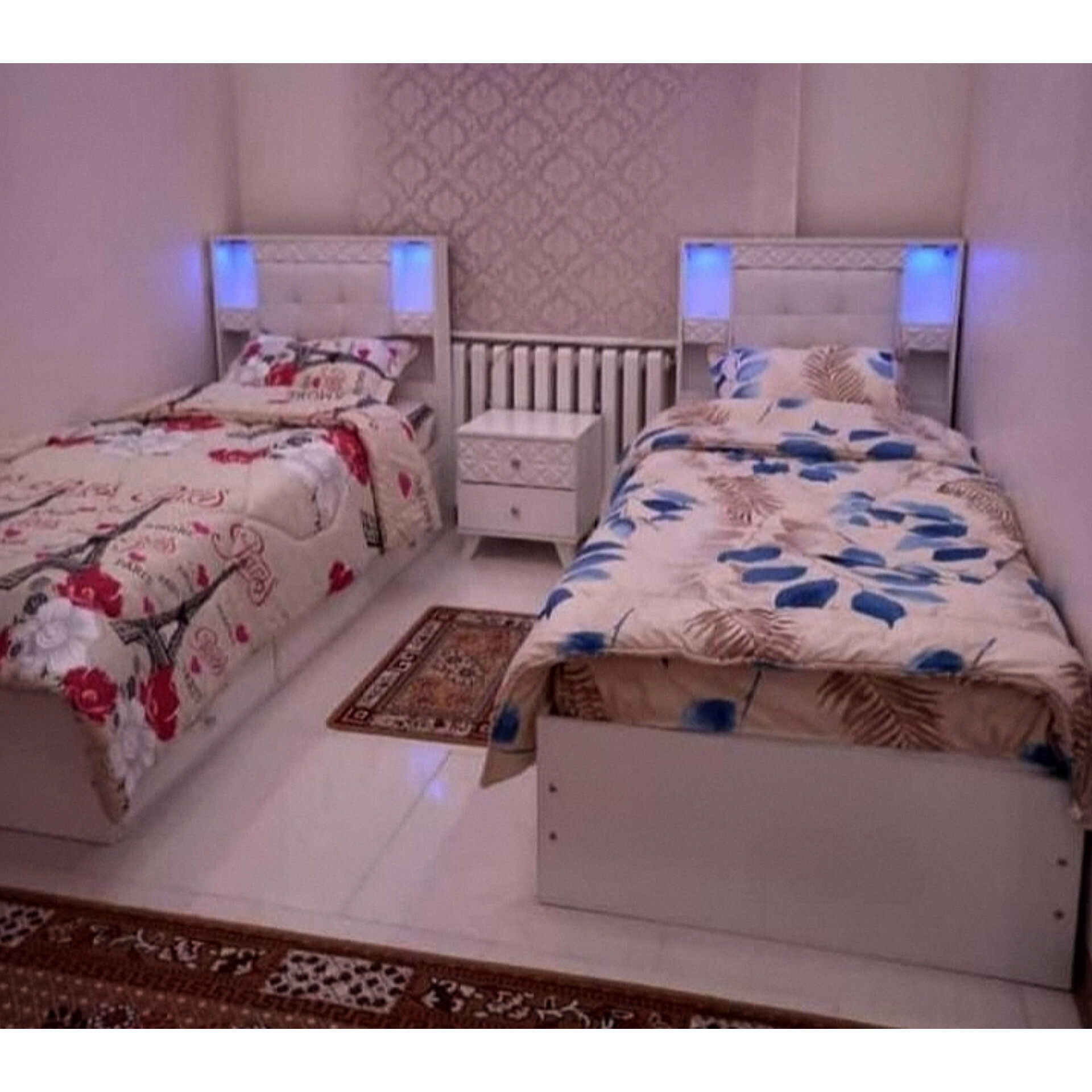 تختخواب دونفره مدل،فلور جنس mdf وکیپم نمای پارچه روی سرتخت دارای رنگبندی سایز 200×160×115دارای کفی تخت چوبی تشک دونفره هم موجود است.